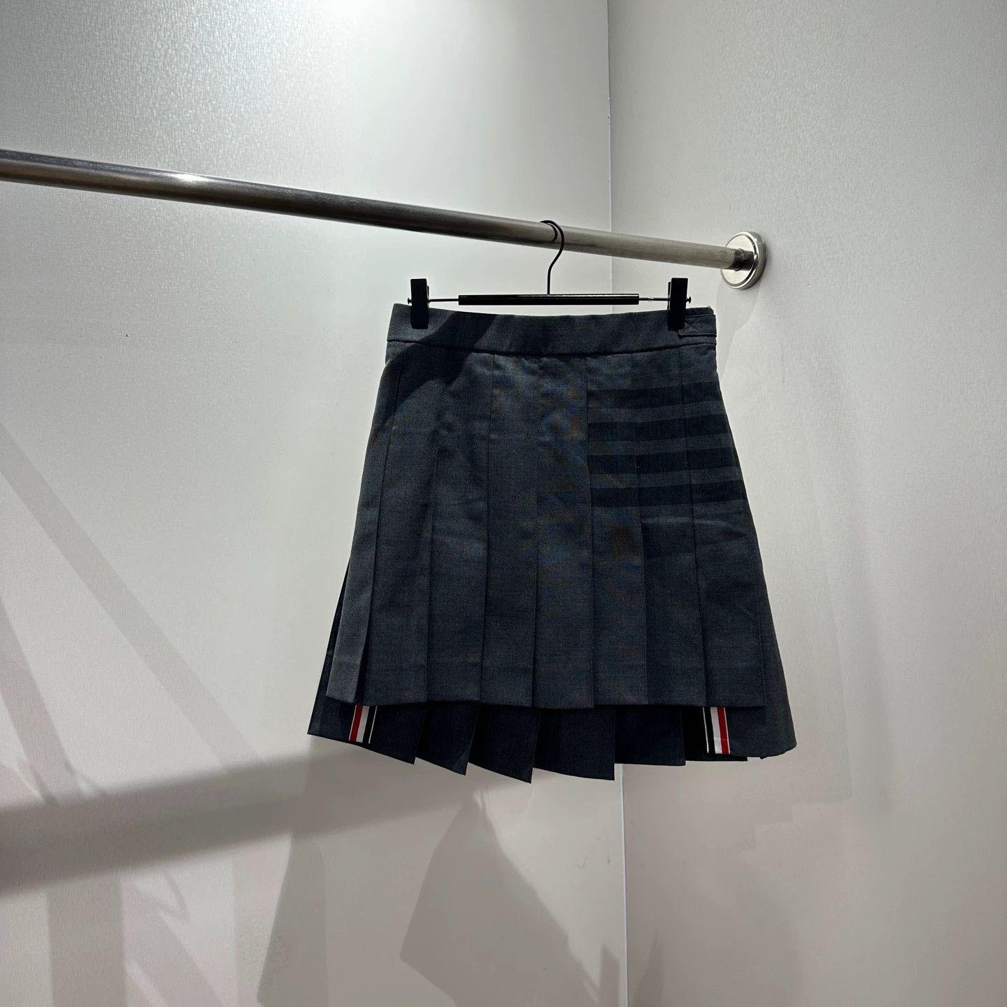 Thom Browne Thom Browne Wool 4Bar Pleated Skirt EU40 Size 27" / US 4 / IT 40 - 1 Thumbnail