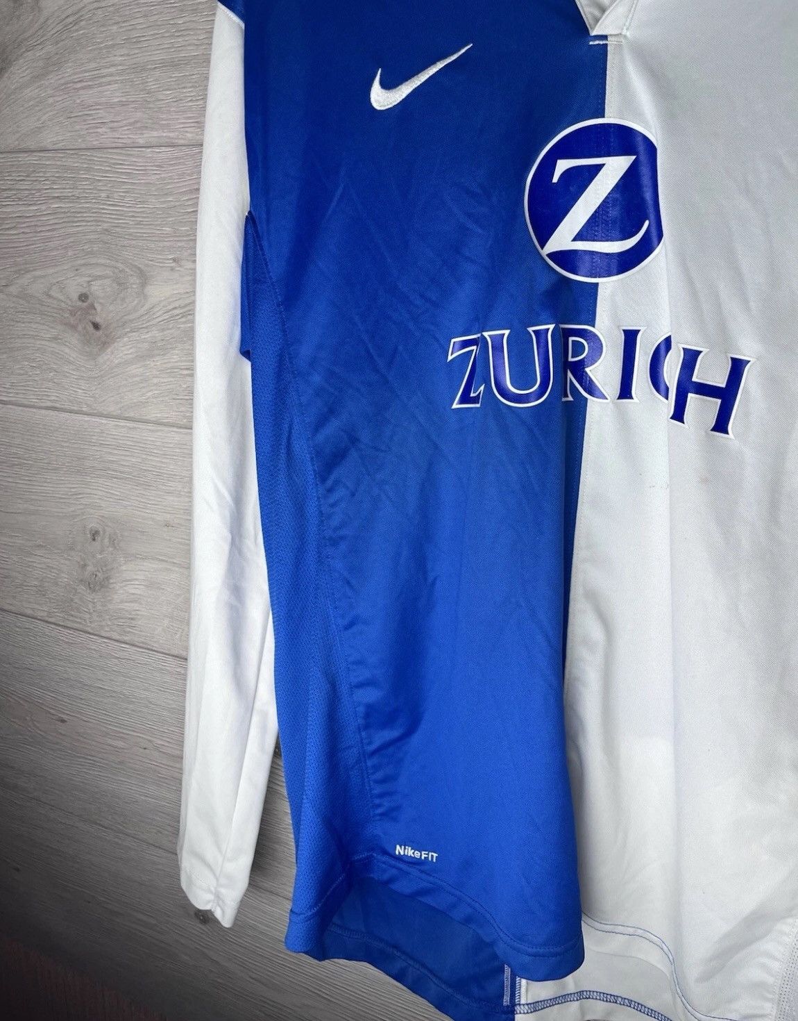 Nike MENS Vintage soccer jerseys Zurich Nike size L Size US L / EU 52-54 / 3 - 5 Thumbnail