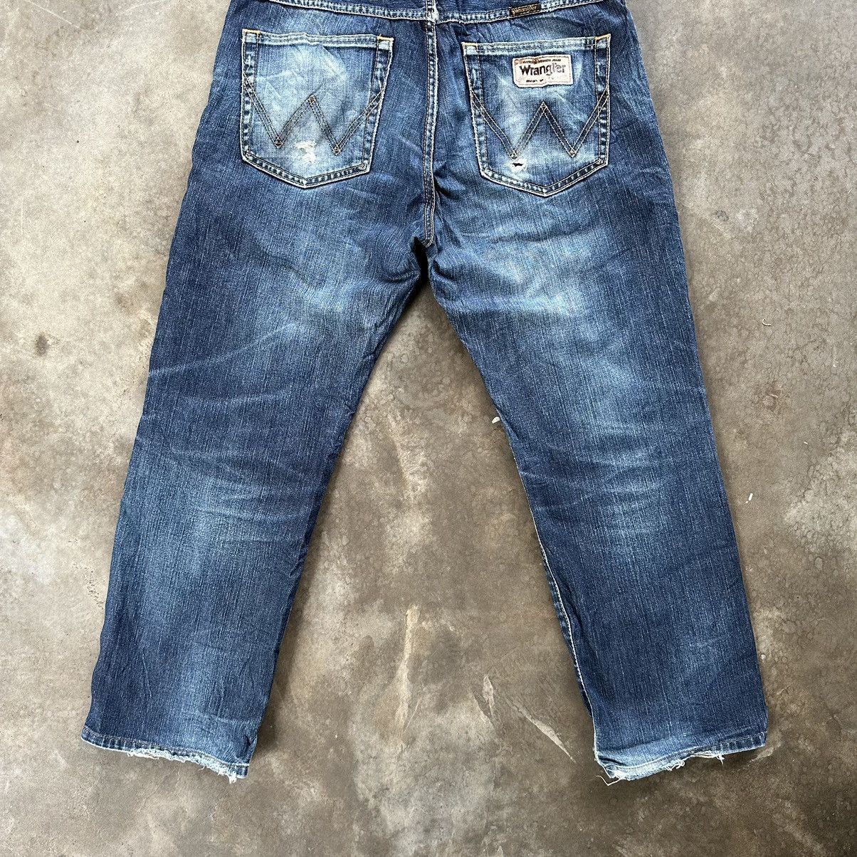 Japanese Brand Vintage Wrangler Distressed Jean Faded Denim Pant W34 Size US 34 / EU 50 - 11 Thumbnail