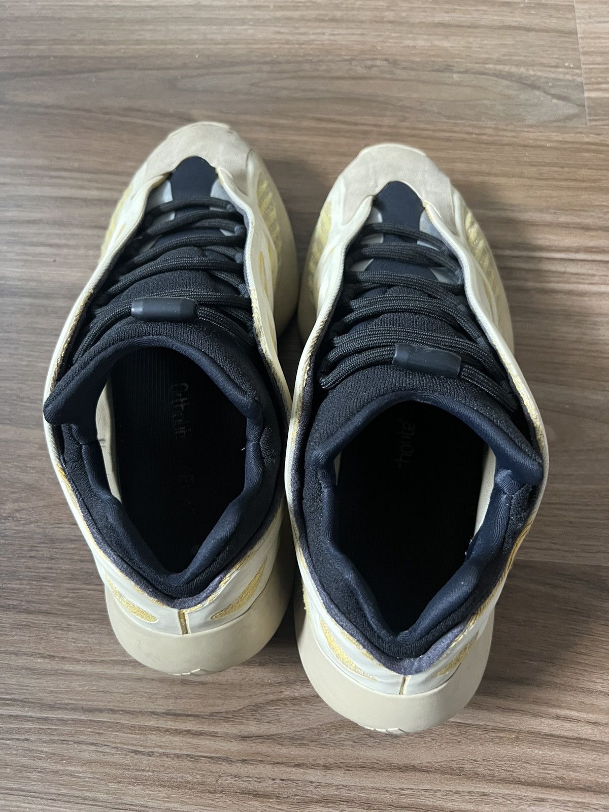 Yeezy Yeezy 700 V3 Safflower Size US 12 / EU 45 - 4 Thumbnail
