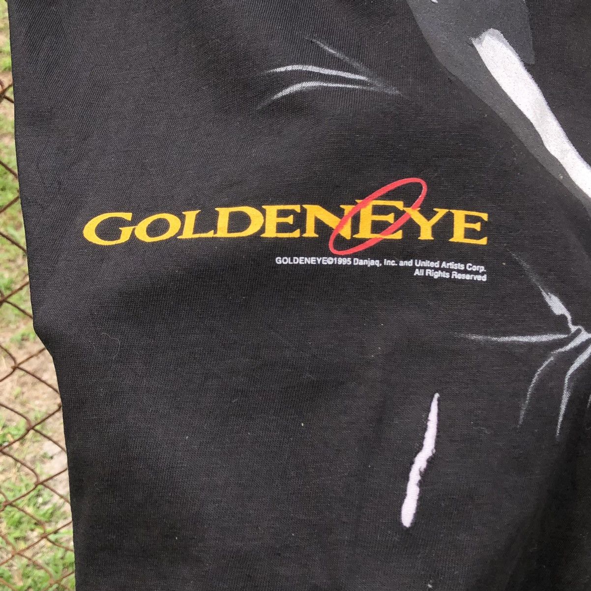 Vintage Vintage 1995 James Bond Goldenye THRASHED T-shirt Black Size US XL / EU 56 / 4 - 2 Thumbnail