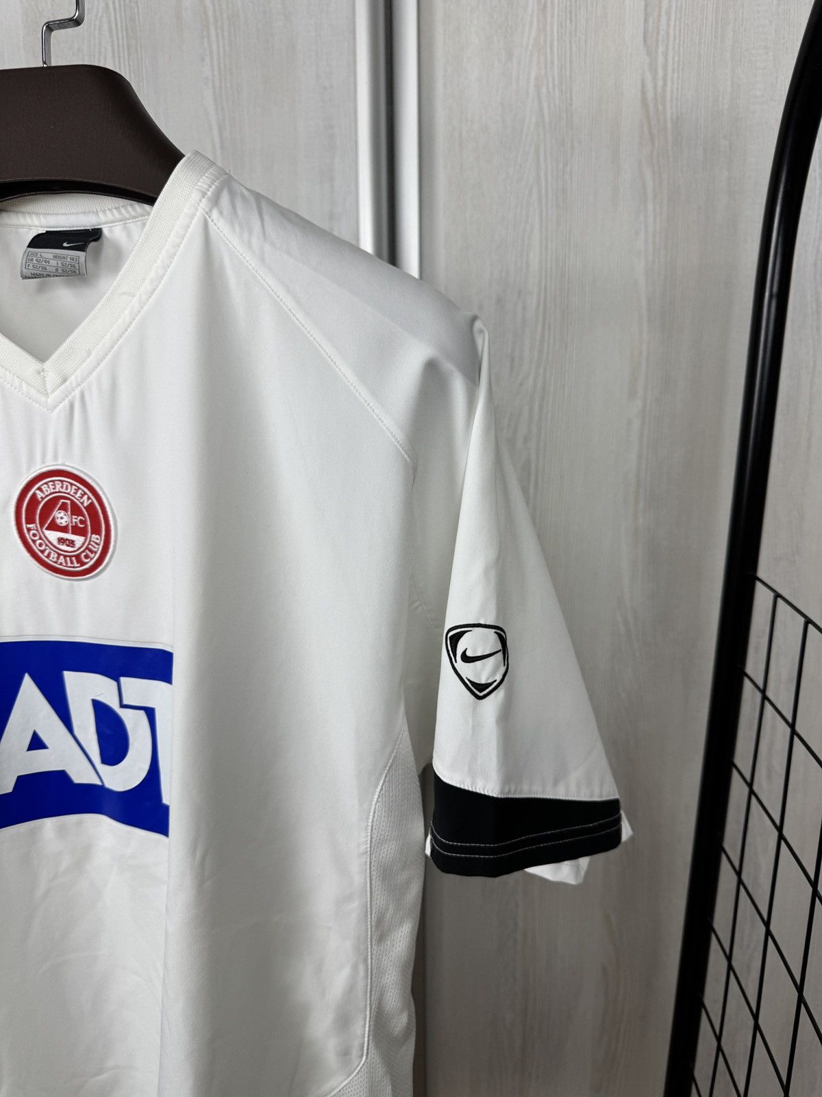 Nike Nike Aberdeen 2004 2006 Mens SS Away soccer Jersey Shirt Size US L / EU 52-54 / 3 - 5 Thumbnail