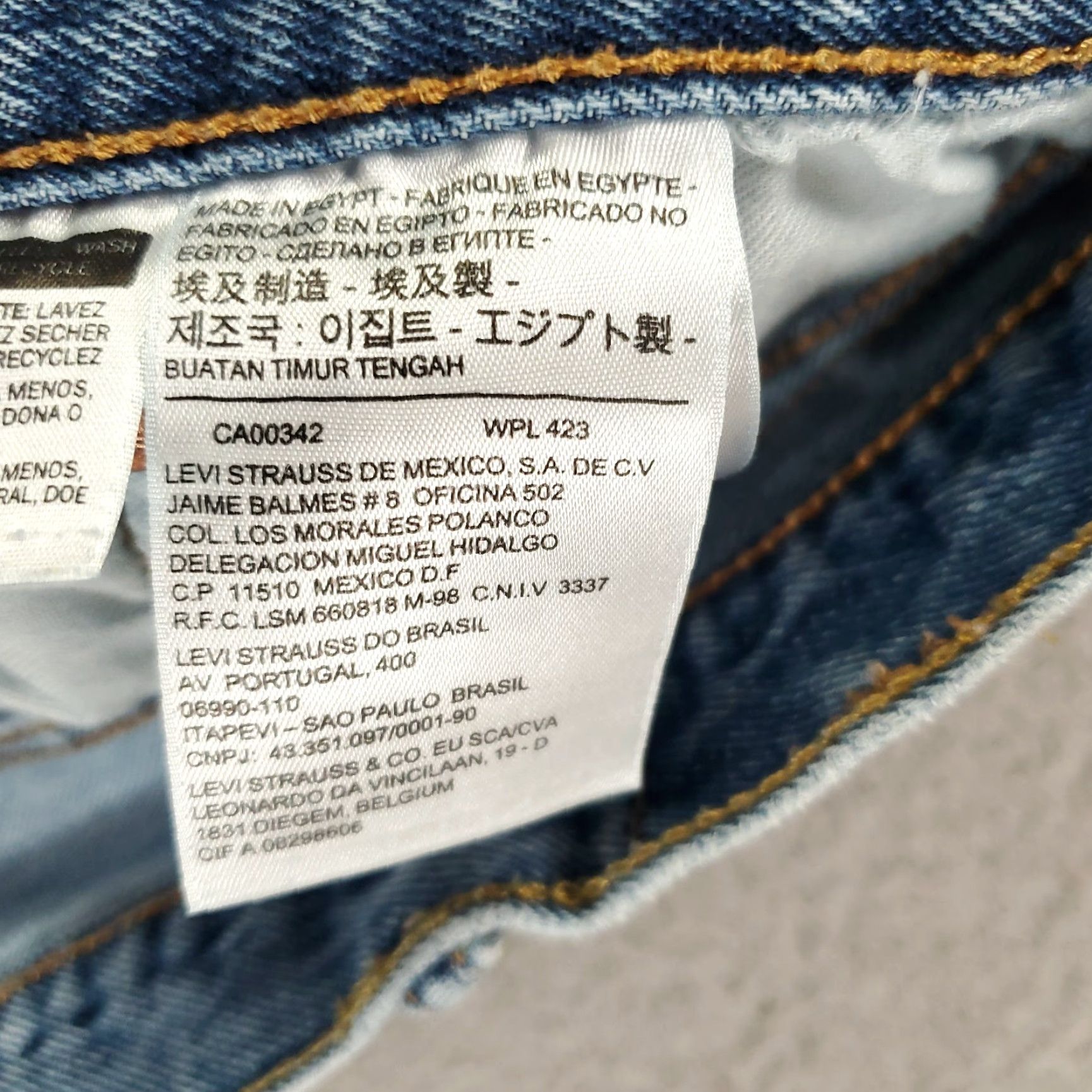 Levi's Levi's 501 Jeans Mens 44x32 Button Fly Straight Leg Denim Cotton Medium Blue 90s Vintage: No Size US 44 / EU 60 - 7 Thumbnail