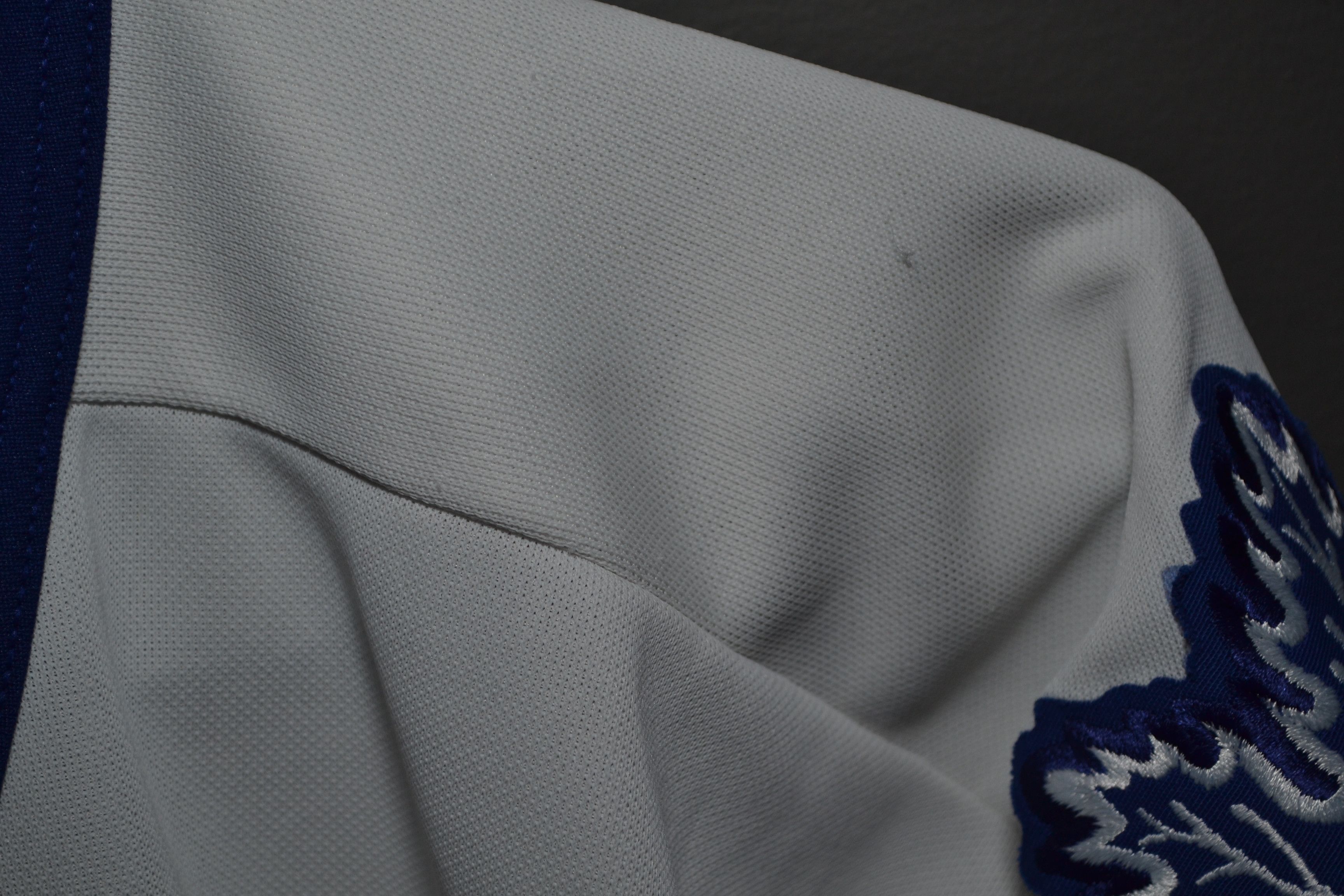 Ccm × Vintage Vintage CCM Wendel Clark Toronto Maple Leafs Hockey Jersey Size US L / EU 52-54 / 3 - 7 Thumbnail