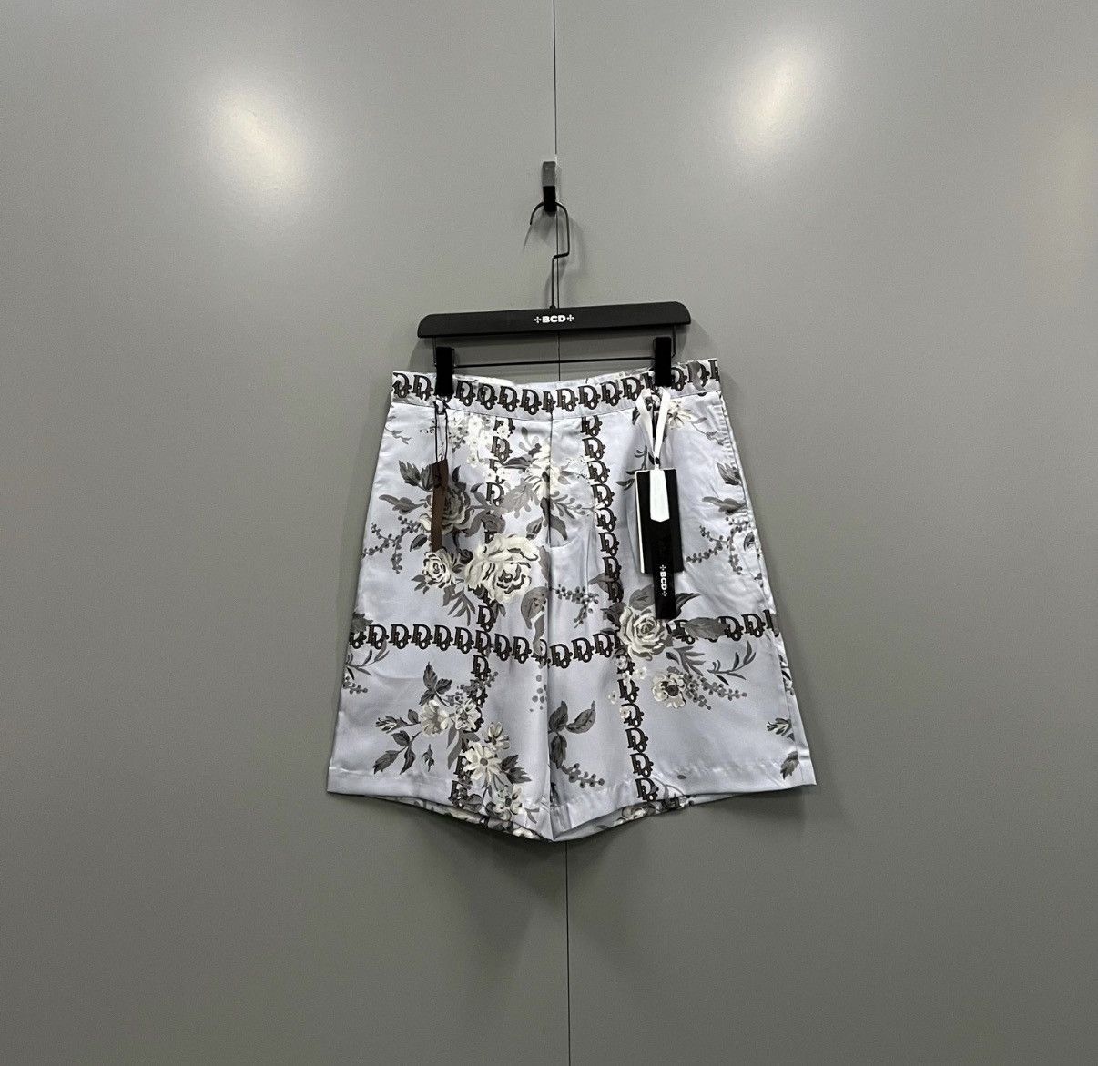Dior Dior Floral & Logo Printed Shorts J41 Size US 32 / EU 48 - 1 Thumbnail