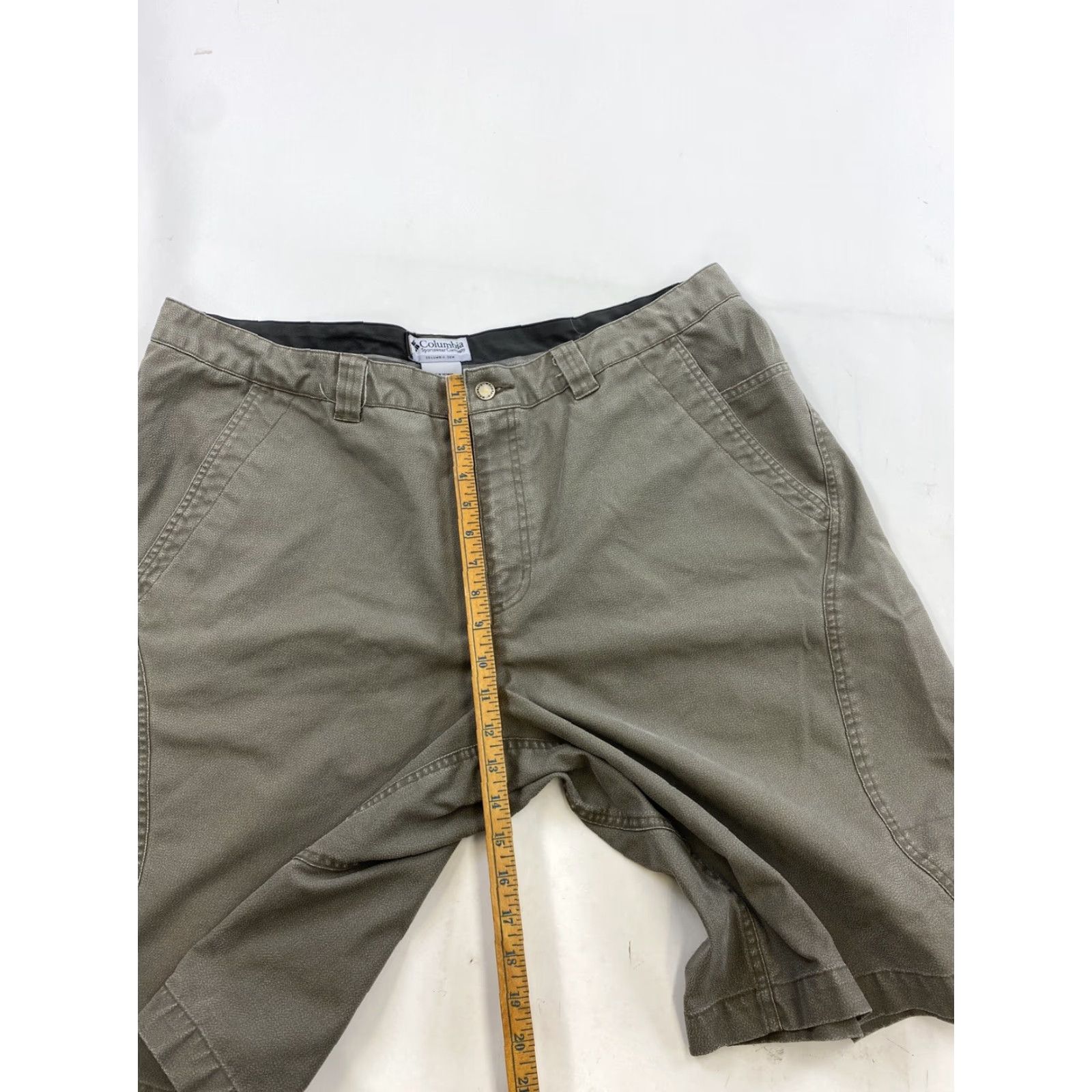 Vintage Columbia Hiking Shorts Mens 41 Green Khaki Outdoor Chino Cotton Casual Outdoor Mens 41 Green Khaki Columbia Shorts Size US 41 - 4 Thumbnail