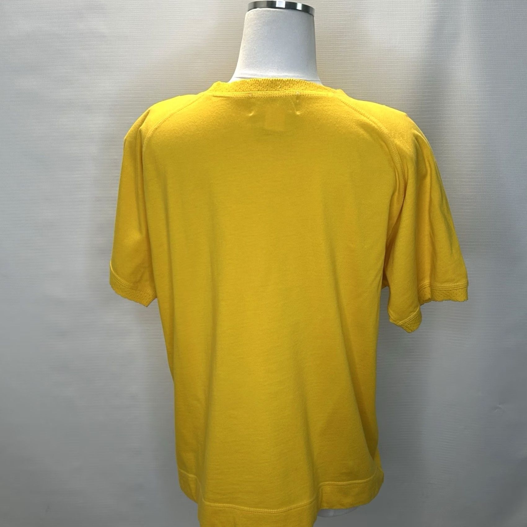 Vintage VINTAGE 80s Gene Ewing Bis Shirt Adults Large Yellow T-Shirt Monochrome, 100% Cotton, Hong Kong, Regular Fit, Casual Size L / US 10 / IT 46 - 4 Thumbnail