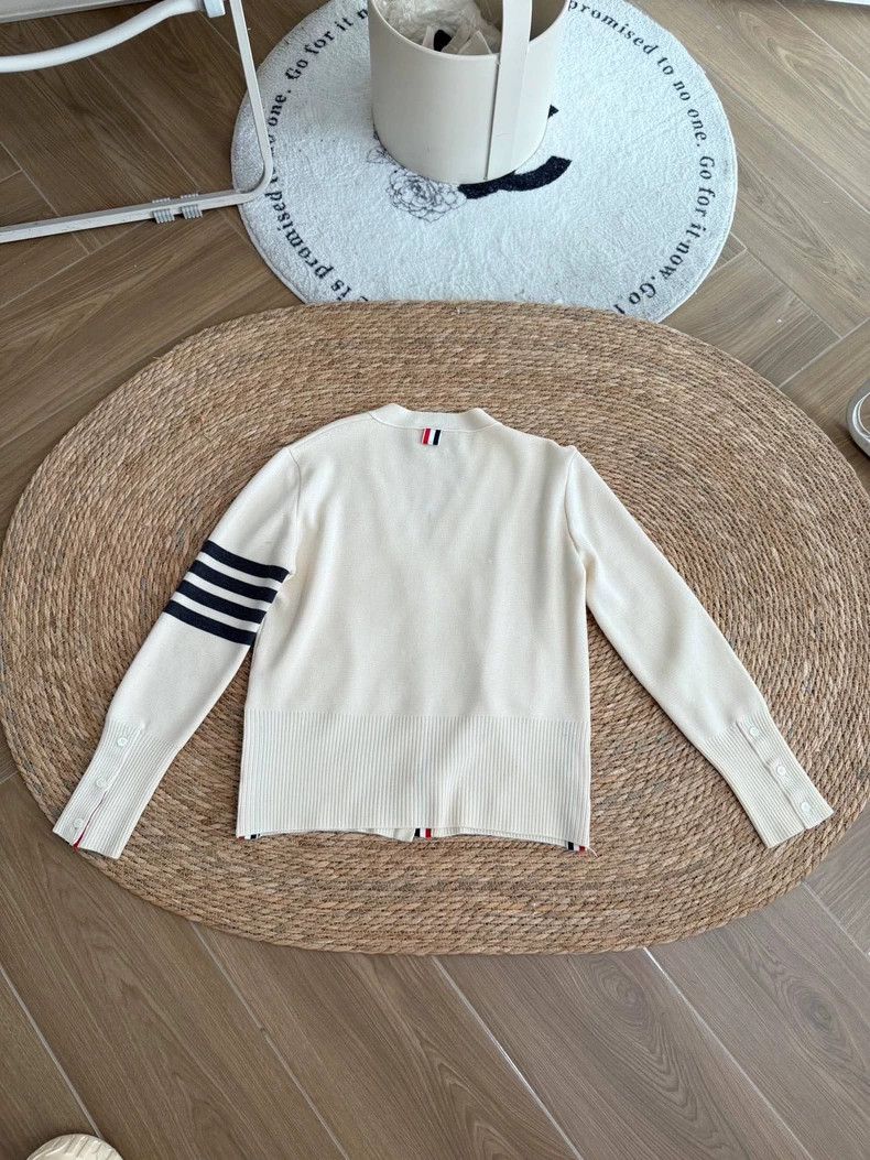 Thom Browne Thom Browne V-neck sweater Size S / US 4 / IT 40 - 7 Thumbnail