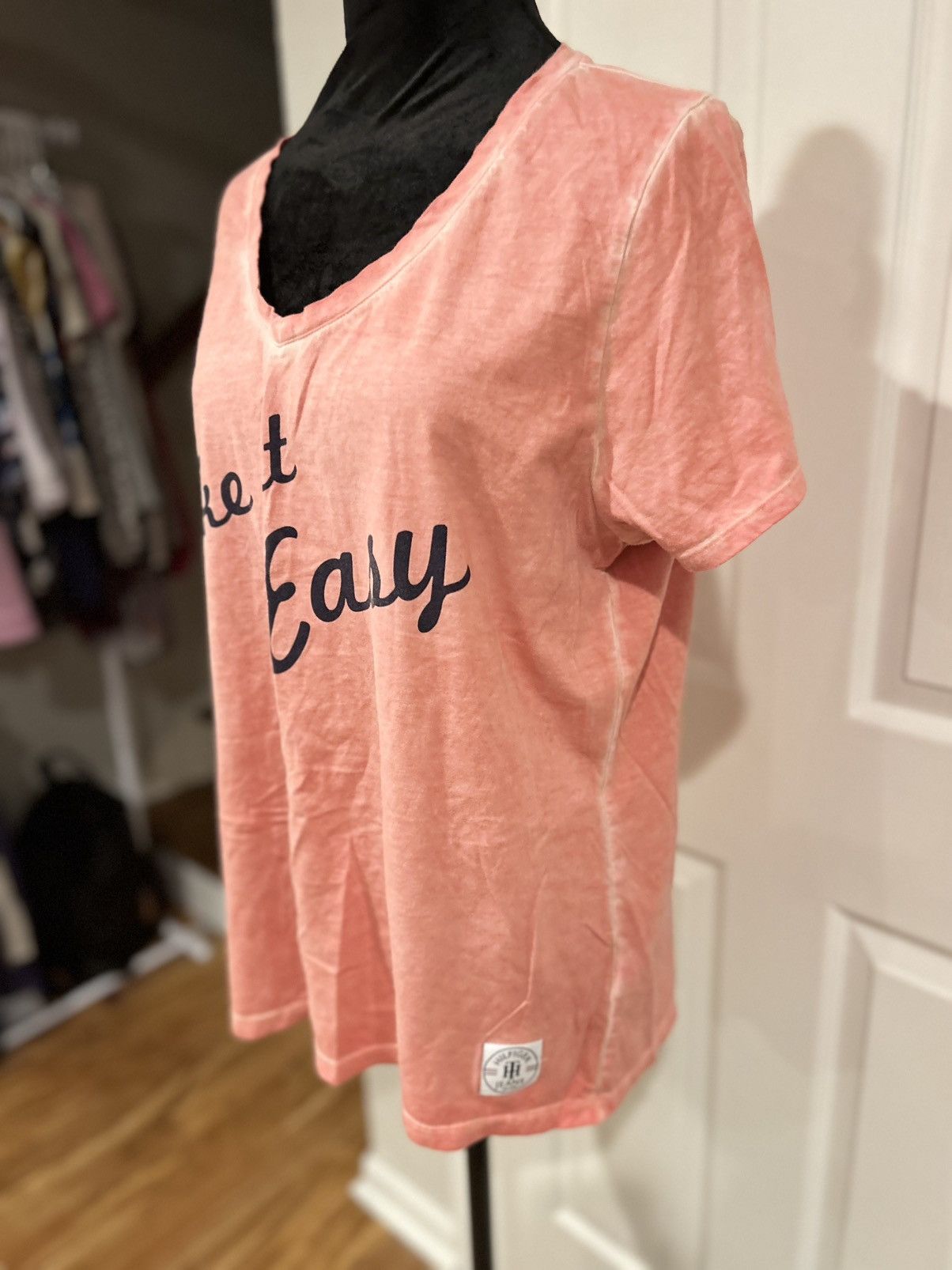 Tommy Hilfiger Tommy Hilfiger Casual Coral V-Neck Graphic T-Shirt Size XL Size XL / US 12-14 / IT 48-50 - 3 Thumbnail