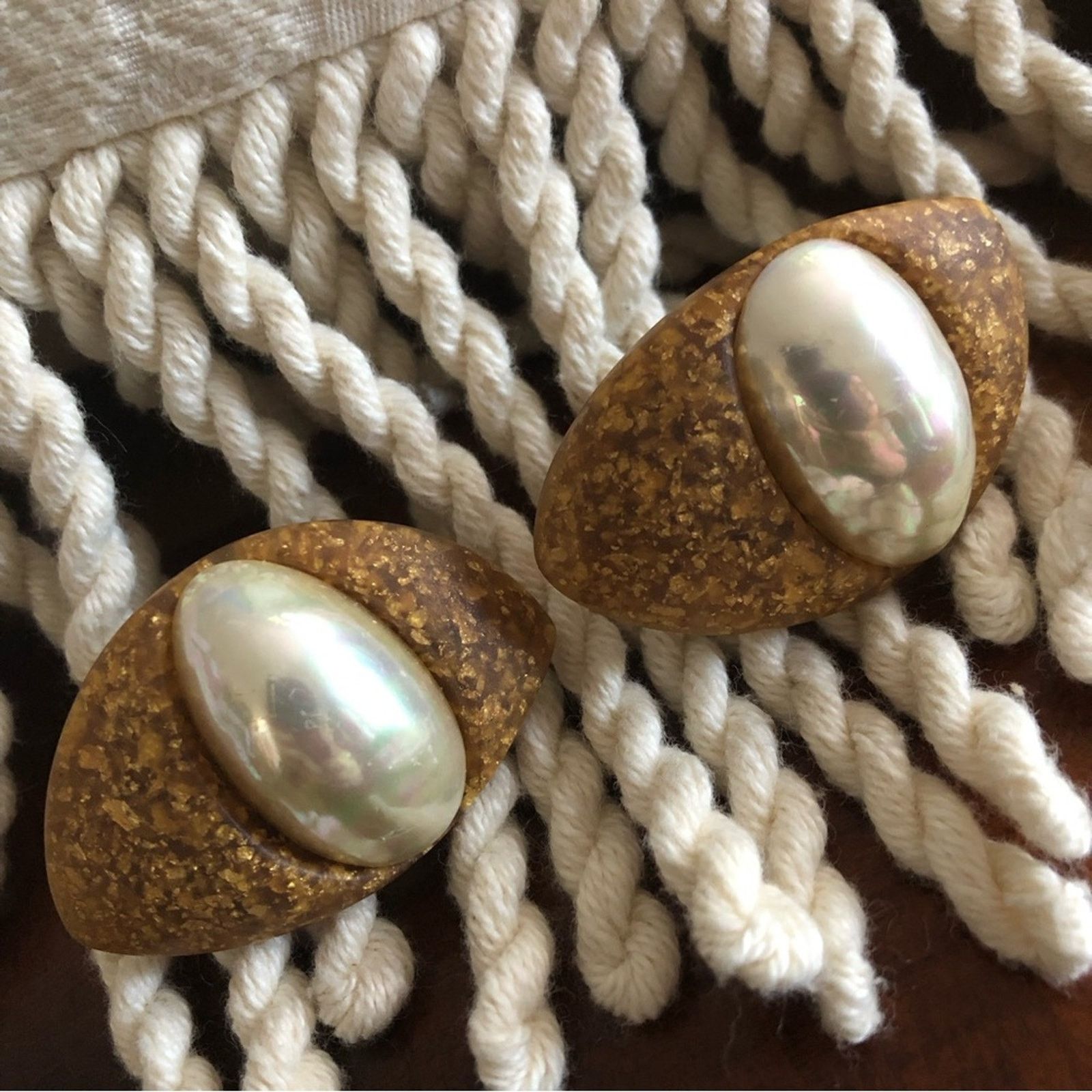 Vintage Vintage unique faux pearls speckled clip on earrings Size ONE SIZE - 6 Thumbnail