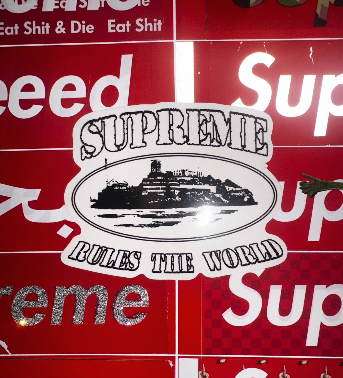 Corteiz × Supreme FW23 Supreme Corteiz Rules The World Sticker Black RARE Size ONE SIZE - 3 Thumbnail