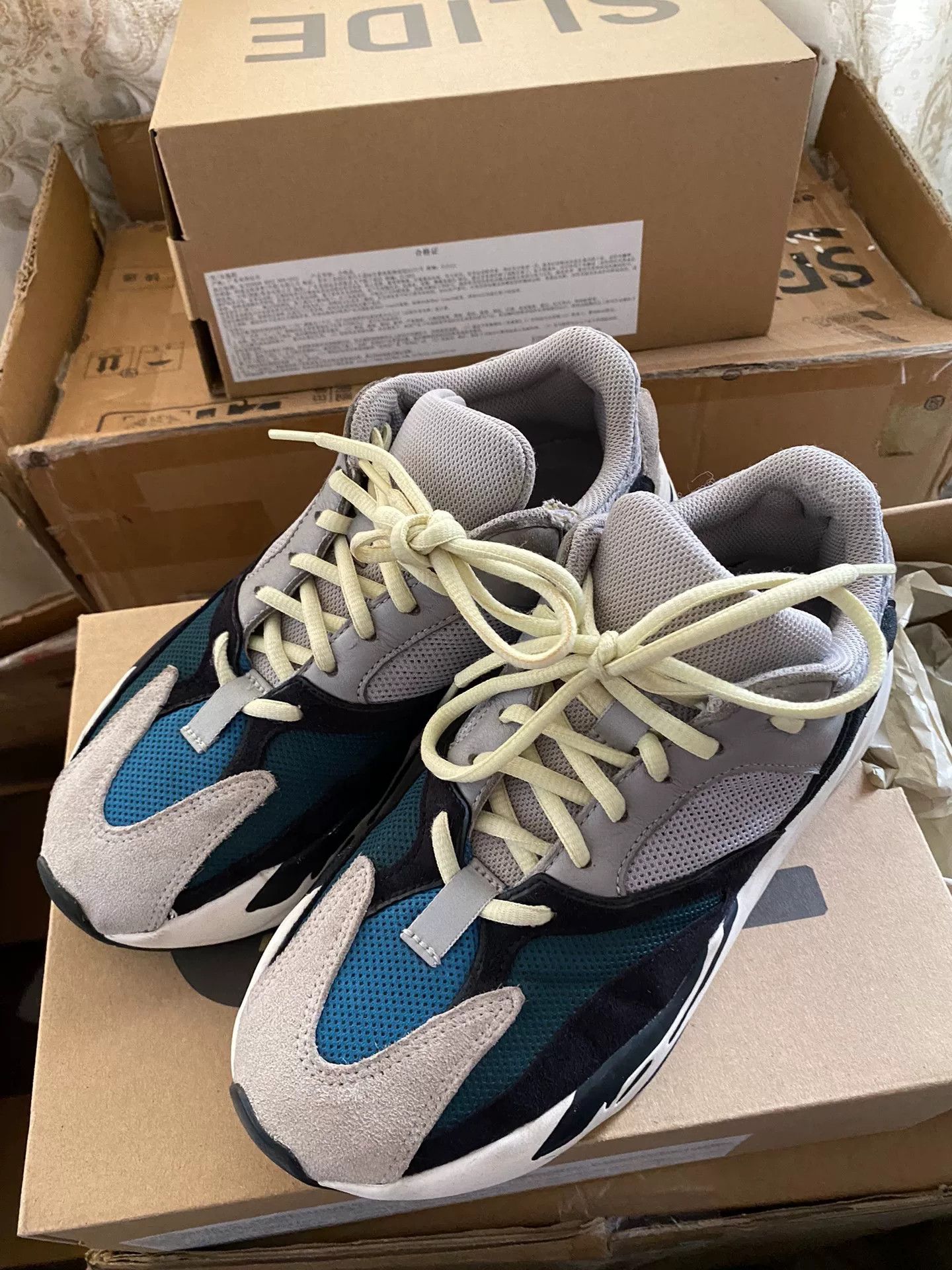 Adidas Adidas YEEZY700 Lowtop Sneakers 40 Men Size US 7.5 / EU 40-41 - 1 Thumbnail