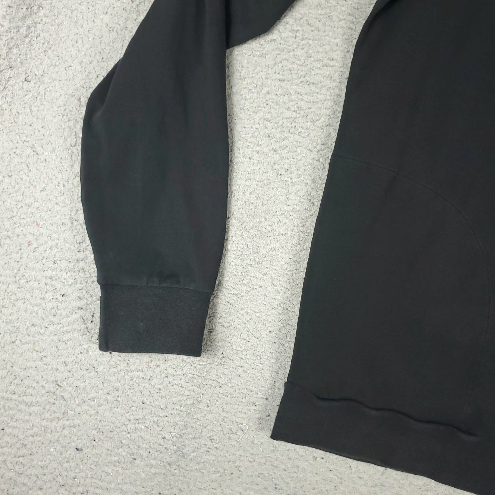TravisMathew Travis Mathew Sweater Mens Large Black Lightweight 1/4 Zip Pullover Sweatshirt Size US L / EU 52-54 / 3 - 3 Thumbnail