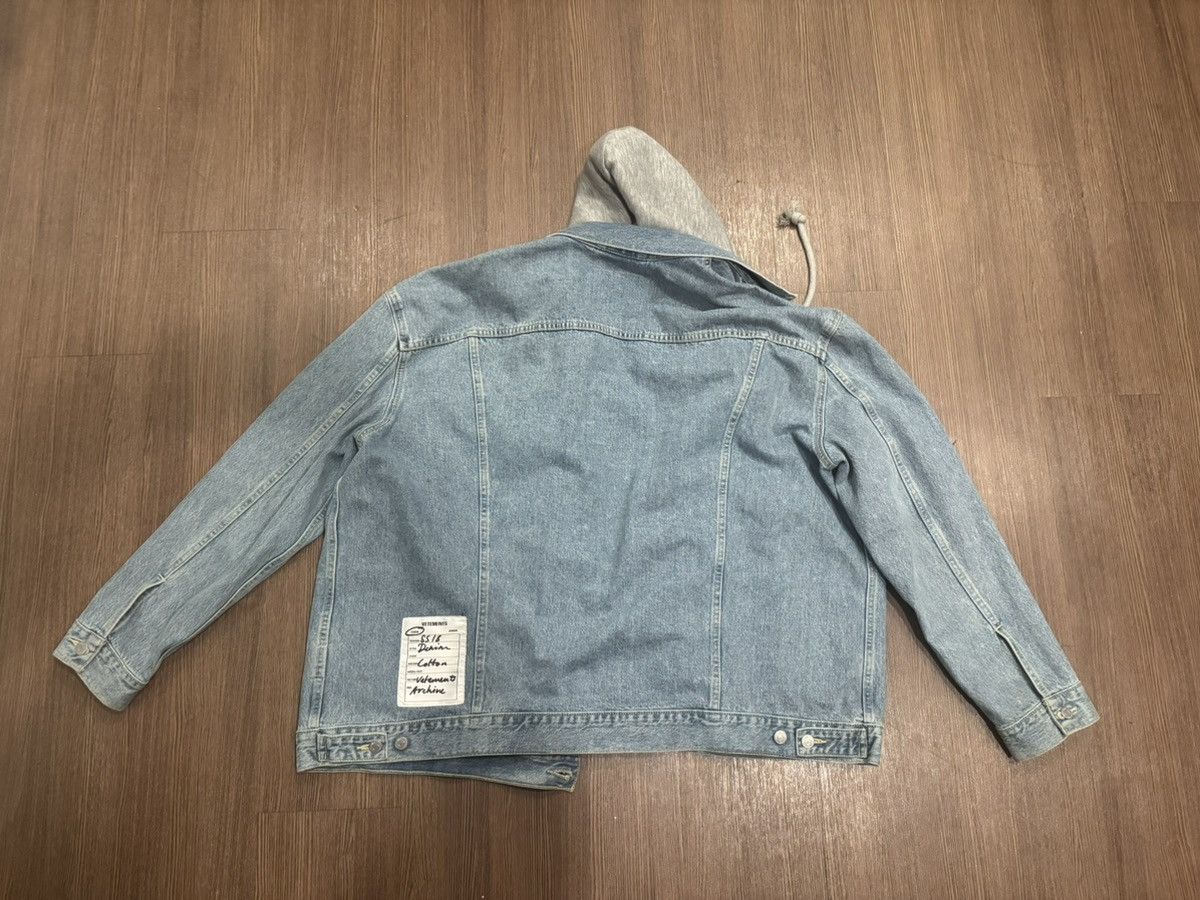 Levi's × Vetements Vetements x Levi’s 2018 Oversized Hooded Denim Jacket Size US S / EU 44-46 / 1 - 2 Thumbnail