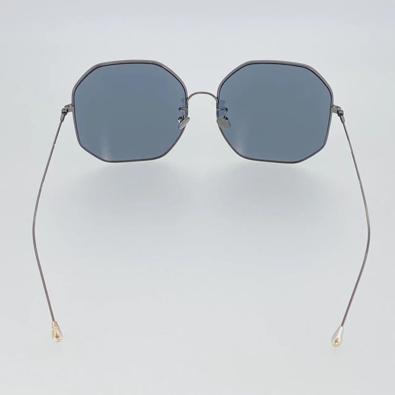 Ann Demeulemeester Ann Demeulemeester Sunglasses Oversized Gun Metal and Grey Size ONE SIZE - 10 Thumbnail