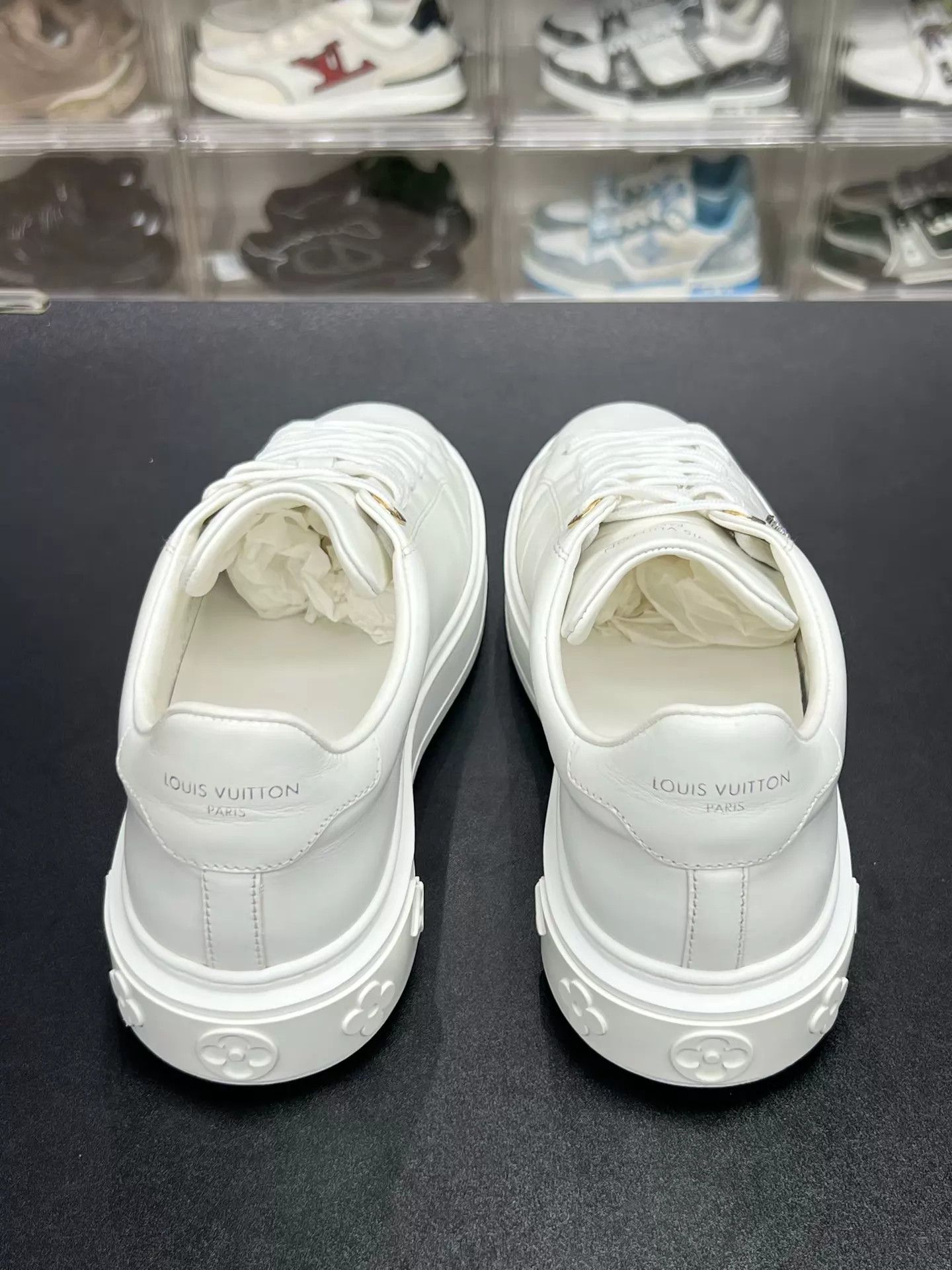 Louis Vuitton LV TIME OUT Logo White Sneaker 37 Lightly Used Size US 6.5 / IT 36.5 - 7 Thumbnail