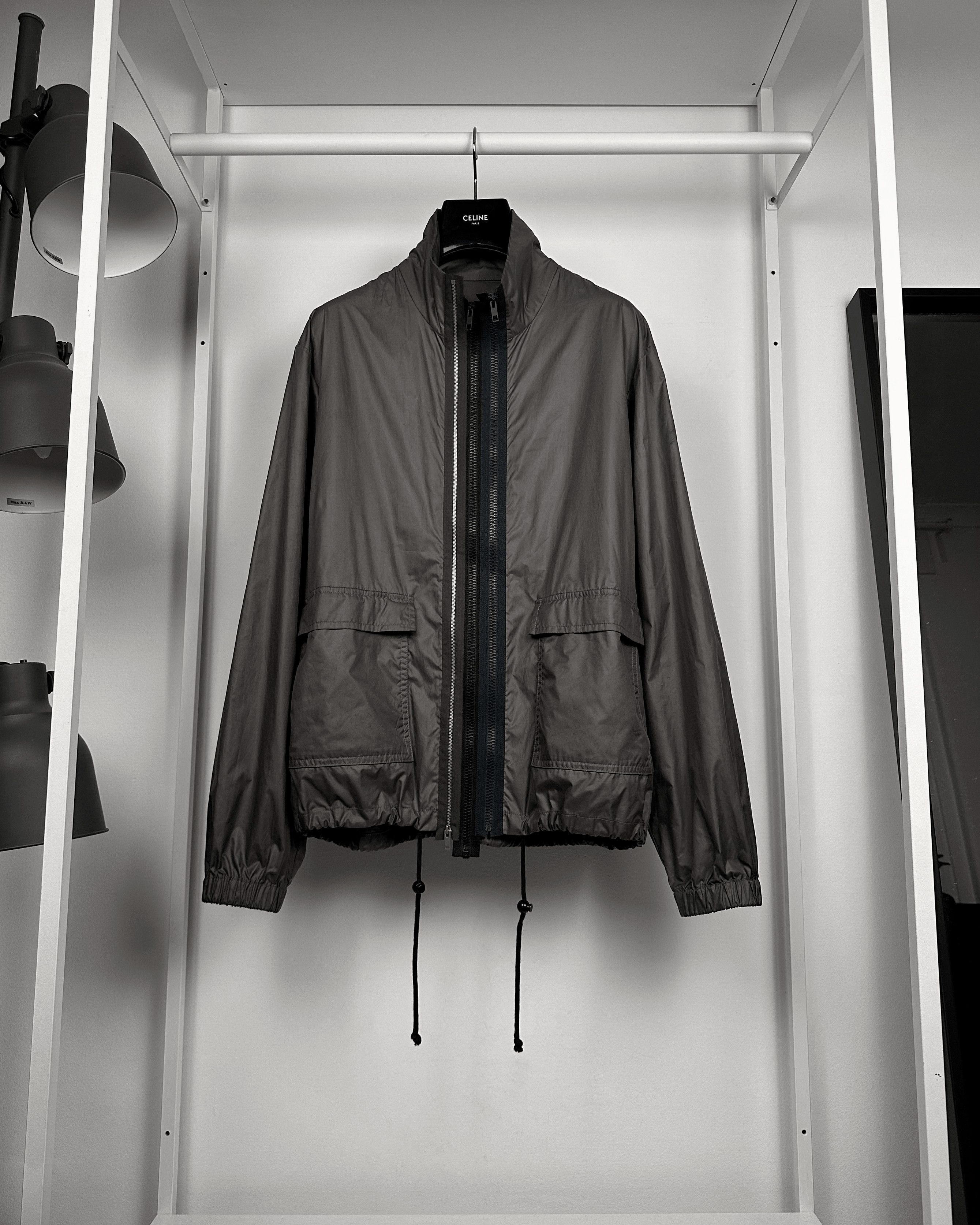 Maison Martin Margielaサテンジップアップジャケットシルバー Maison Martin Margielaサテンジップアップジャケットシルバー