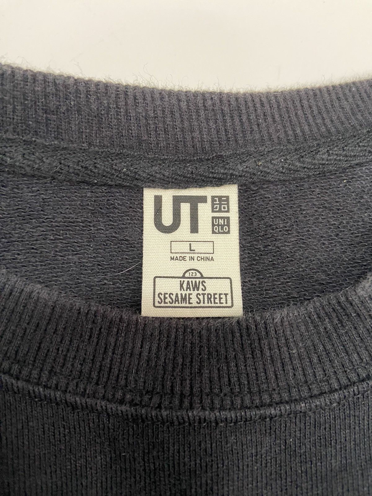Kaws × Uniqlo UNIQLO X KAWS SESAMA STREET BLACK SWEATSHIRT Size US M / EU 48-50 / 2 - 9 Thumbnail