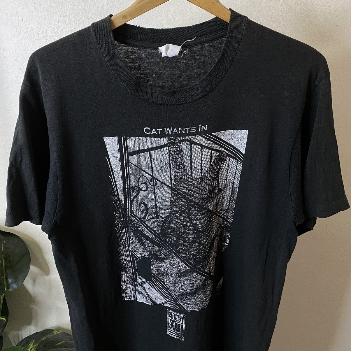 Vintage Vintage 80s Stuart Katt Cats Want In Artwork T Shirt Art Size US M / EU 48-50 / 2 - 2 Thumbnail