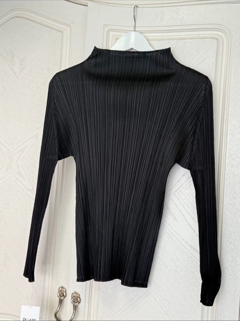 Issey Miyake Issey Miyake size:3 Black pleated top Size S / US 4 / IT 40 - 1 Thumbnail