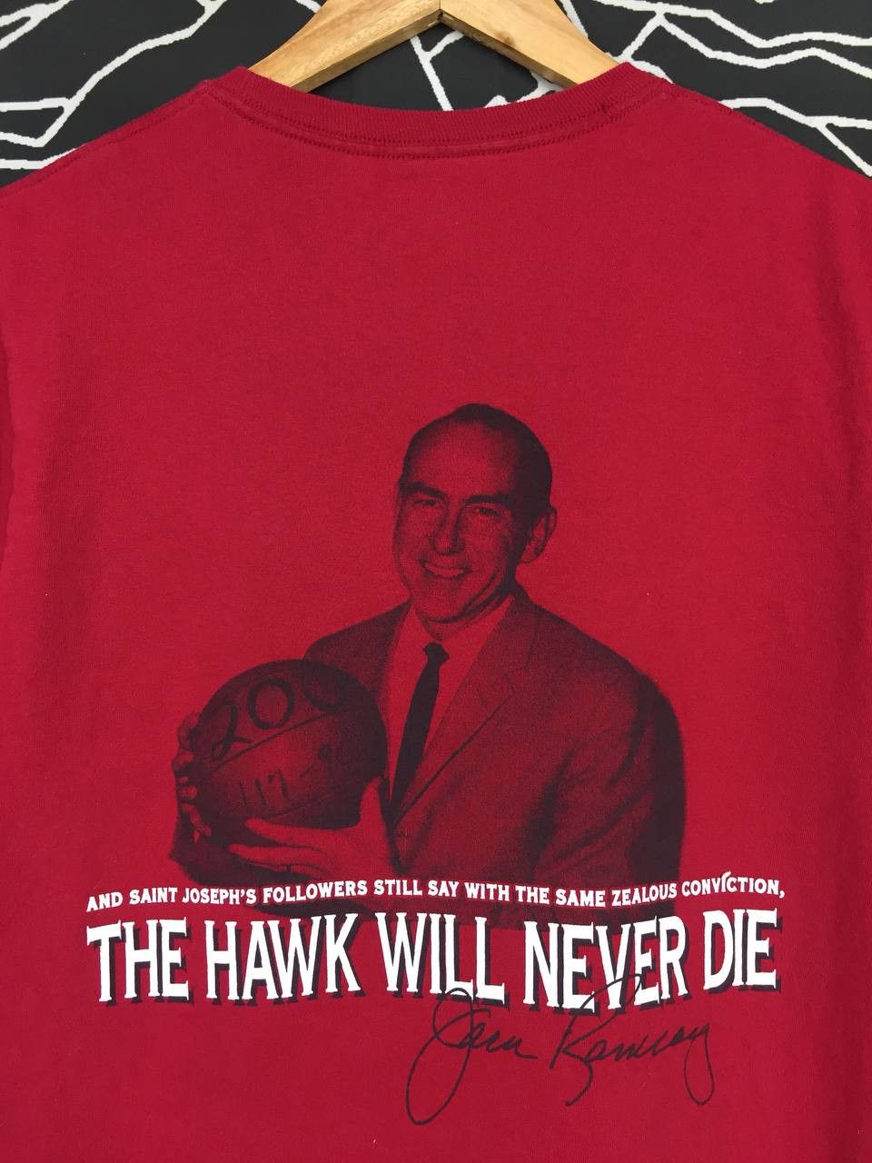 Champion × Vintage Champion Saint Josep's Basketball Become Legendary Tee Size US S / EU 44-46 / 1 - 3 Thumbnail