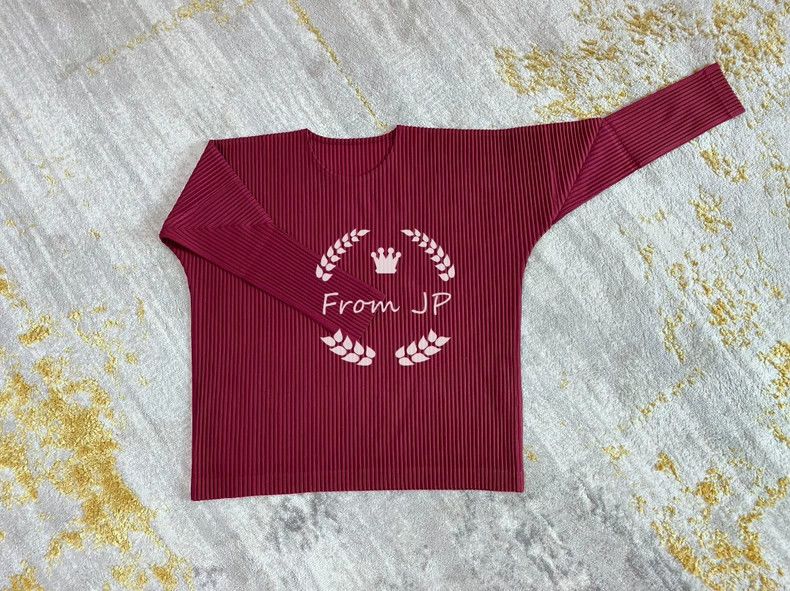 Issey Miyake issey miyake Burgundy top 2506-Nextarrow Size US M / EU 48-50 / 2 - 1 Thumbnail