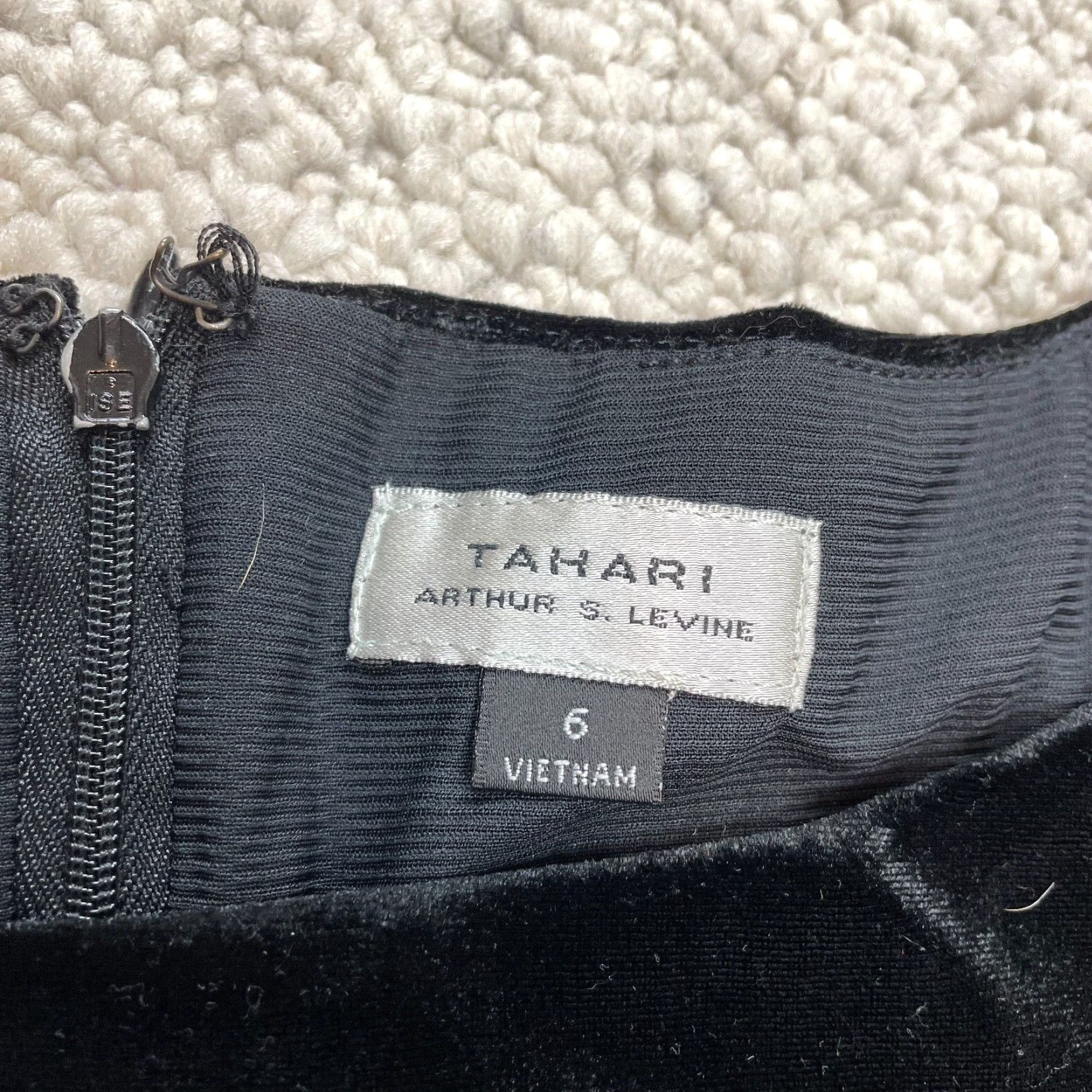 Vintage TAHARI Dress Womens Midi Velvet Black Zip Round Neck Sleeveless A-Line 6 6 Regular Dry Clean Only Velvet Zipper Casual Party/Cocktail Black Womens Size M / US 6-8 / IT 42-44 - 6 Thumbnail