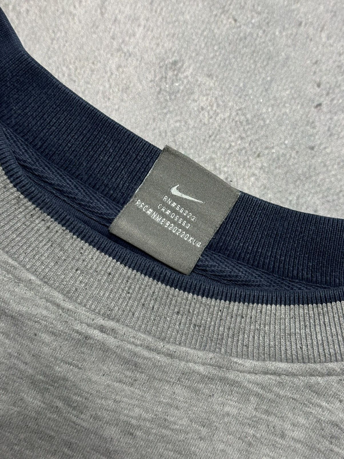 Nike Vintage Crewneck Nike boxy center swoosh y2k fits logo USA 🇺🇸 Size US XL / EU 56 / 4 - 8 Thumbnail