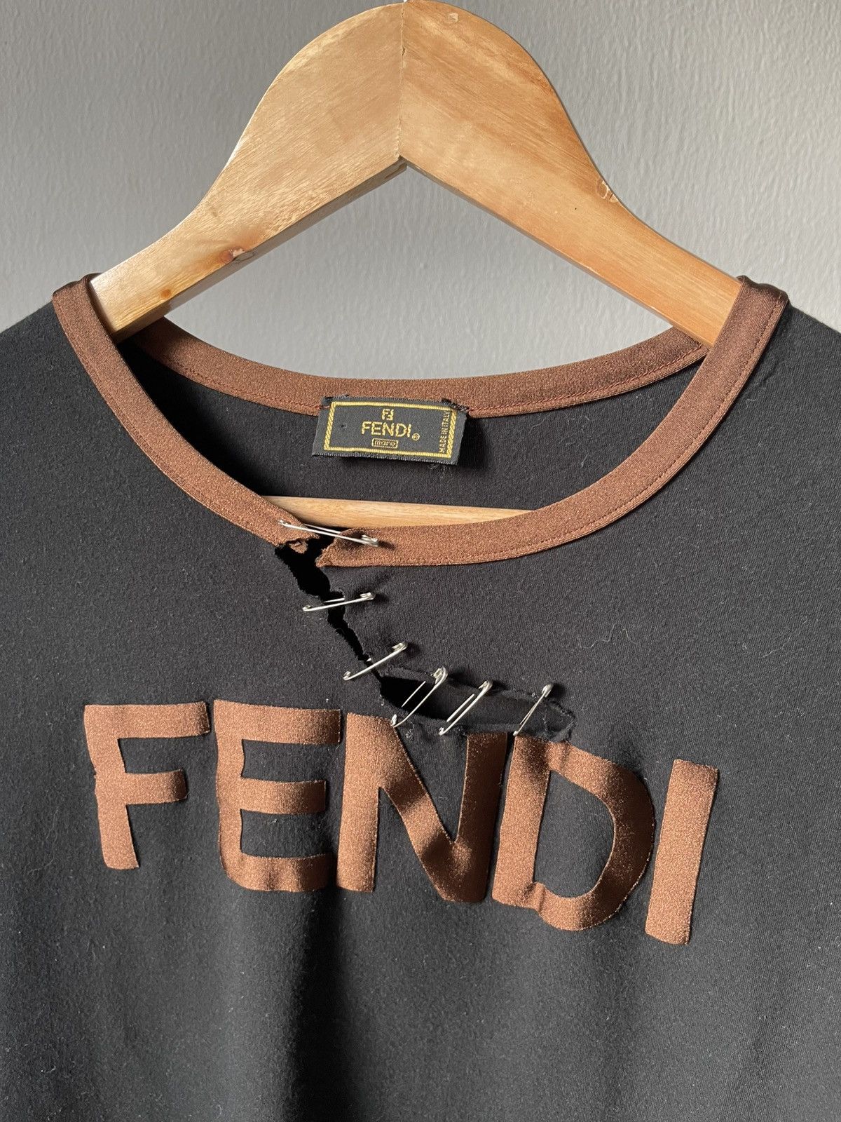 Fendi Fendi Distressed Pin Tee A2 Size S / US 4 / IT 40 - 5 Thumbnail