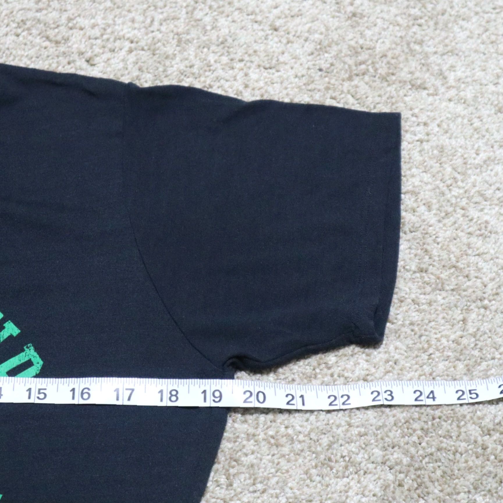 Under Armour Under Armour Heat Gear Shirt Woman's Size M Medium Black Semi Fitted Crew Neck Size M / US 6-8 / IT 42-44 - 4 Thumbnail