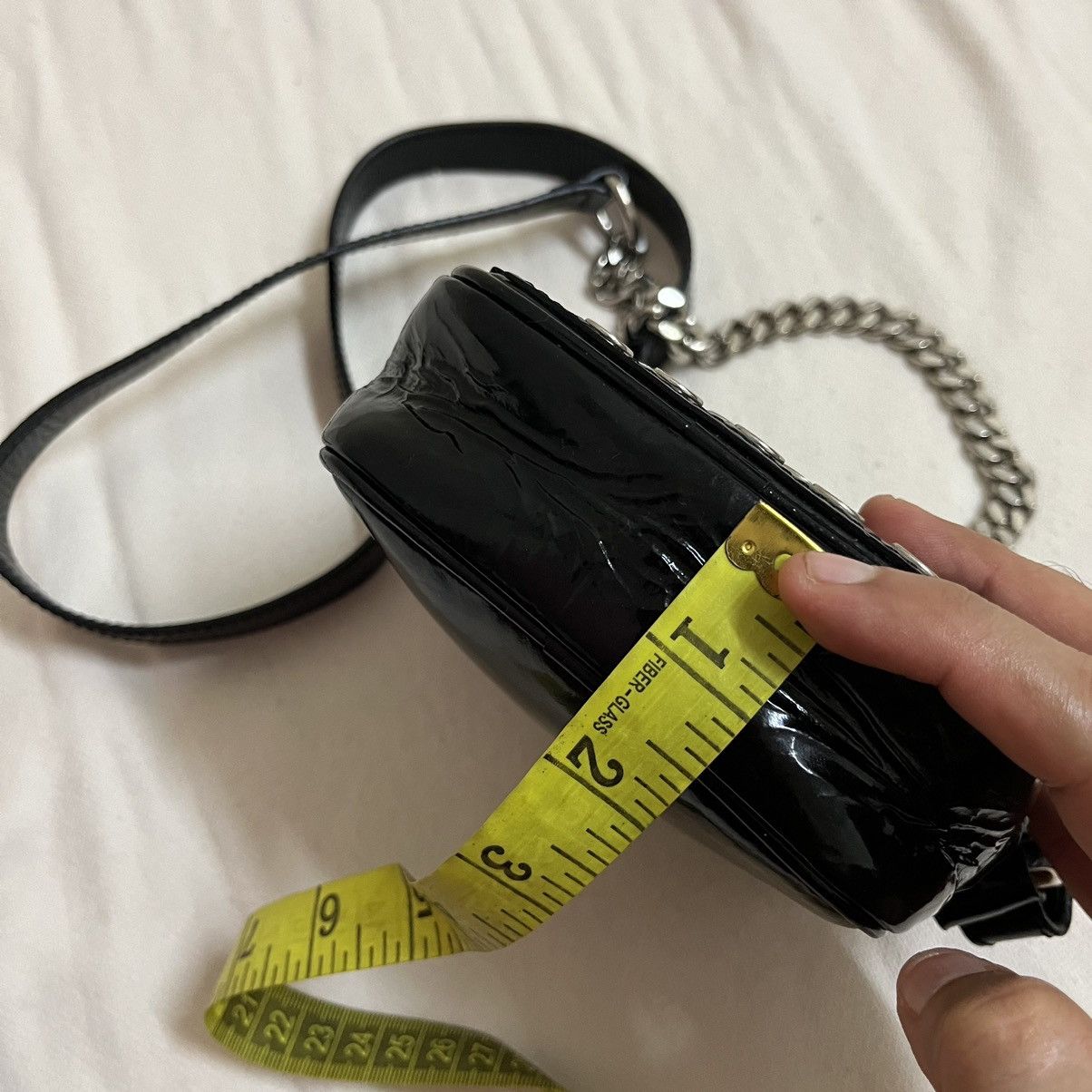Versus Versace × Vintage Authentic Versus Versace Vernis Leather Chain Style Slingbag Size ONE SIZE - 12 Thumbnail