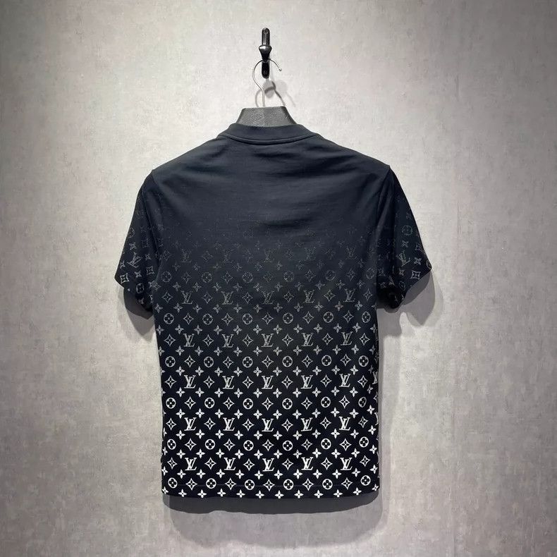 Louis Vuitton Louis Vuitton Gradient logo round neck short sleeves Size US XS / EU 42 / 0 - 2 Thumbnail