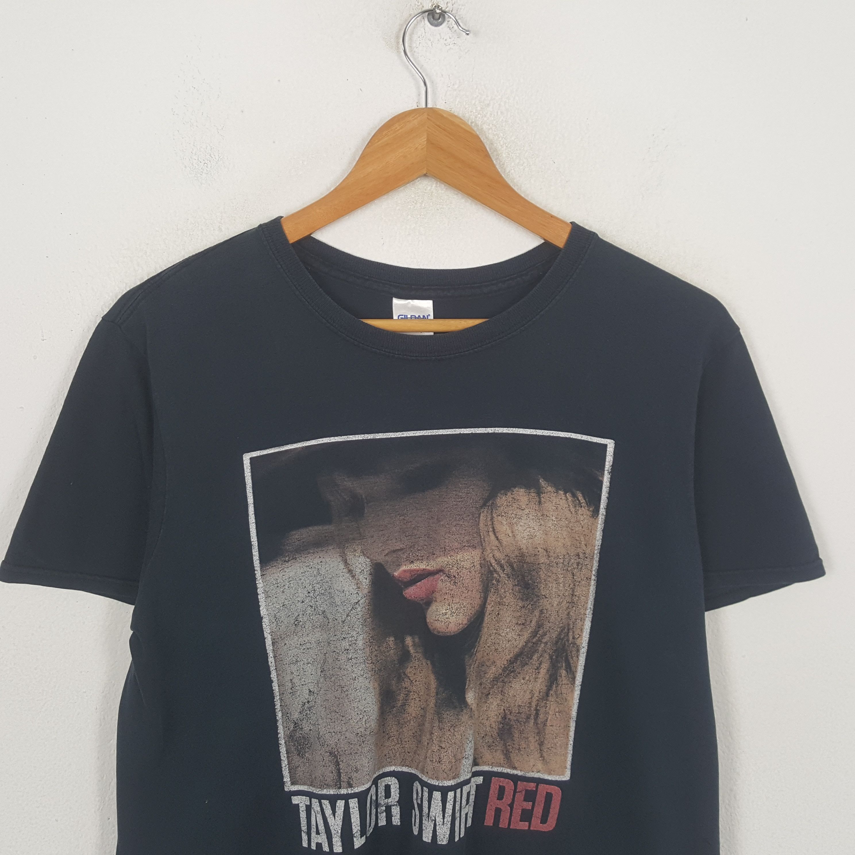 Band Tees Vintage Taylor Swift US Singer Songwriter T-shirt C294N31 Size US M / EU 48-50 / 2 - 2 Thumbnail