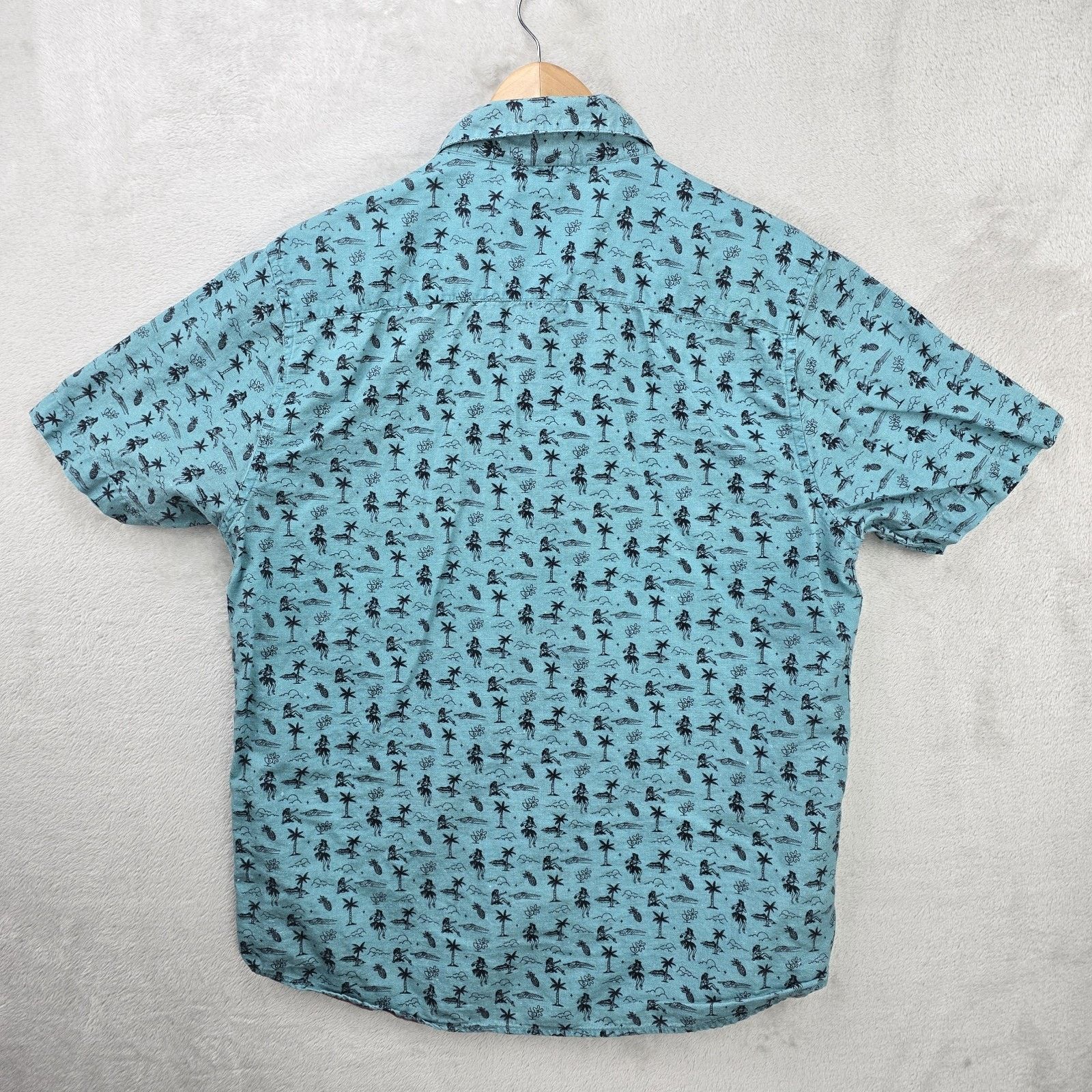 Other Iron And Resin Shirt Large Hula Dreams Aop Freedom Riders Size US L / EU 52-54 / 3 - 7 Thumbnail