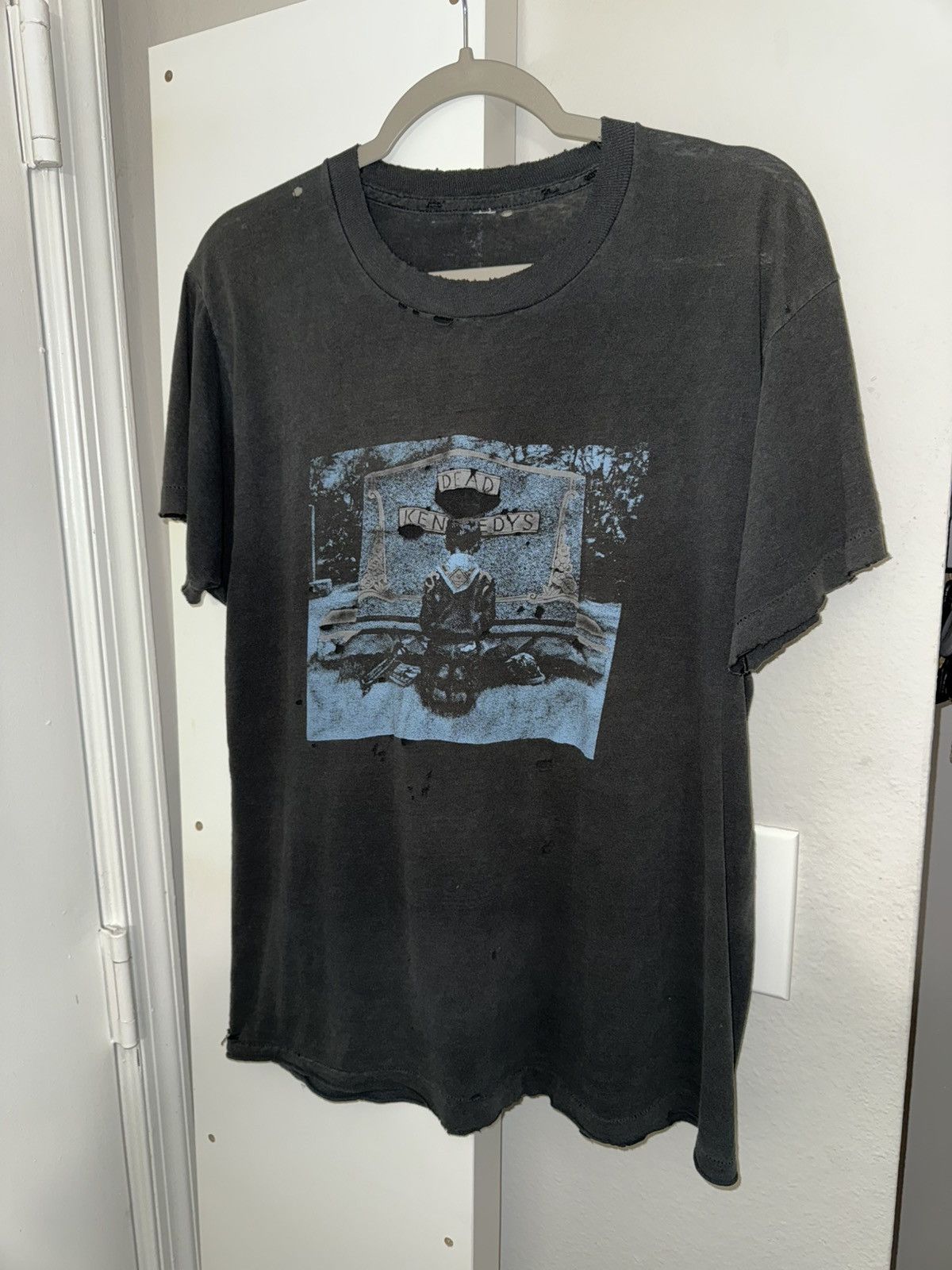 Band Tees Vintage Dead Kennedys Graveyard Distressed ‘80s T-Shirt Size US M / EU 48-50 / 2 - 1 Thumbnail