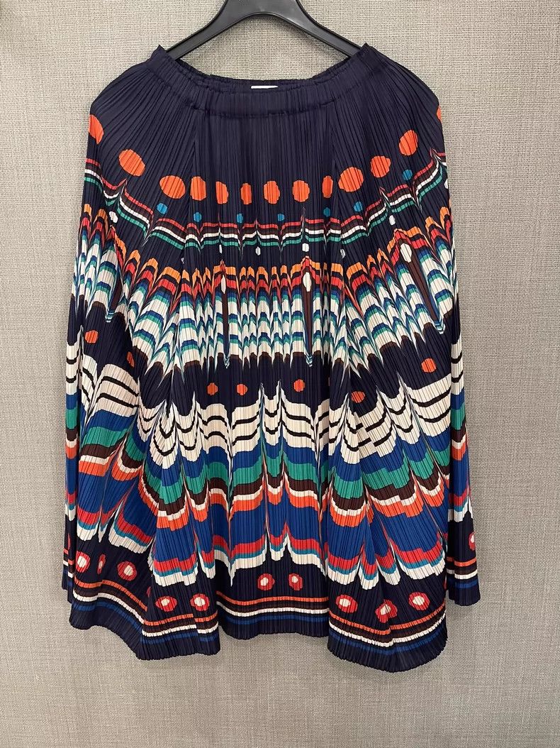 Issey Miyake Issey Miyake size:1 Peacock pleated skirt Size 23" - 1 Thumbnail