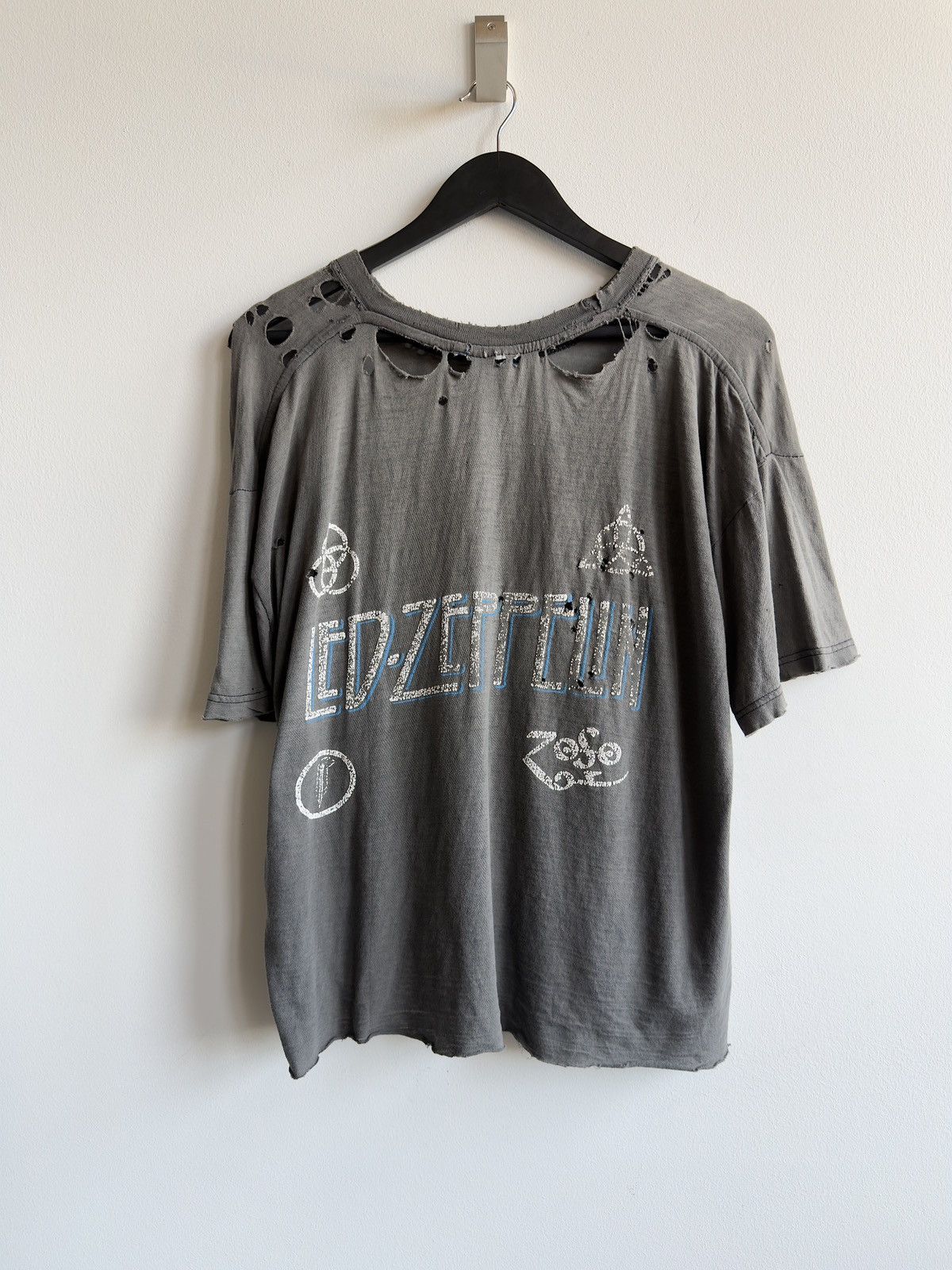 Band Tees Vintage Thrashed Cropped Led Zeppelin Erd Faded Band Tee Size US M / EU 48-50 / 2 - 6 Thumbnail