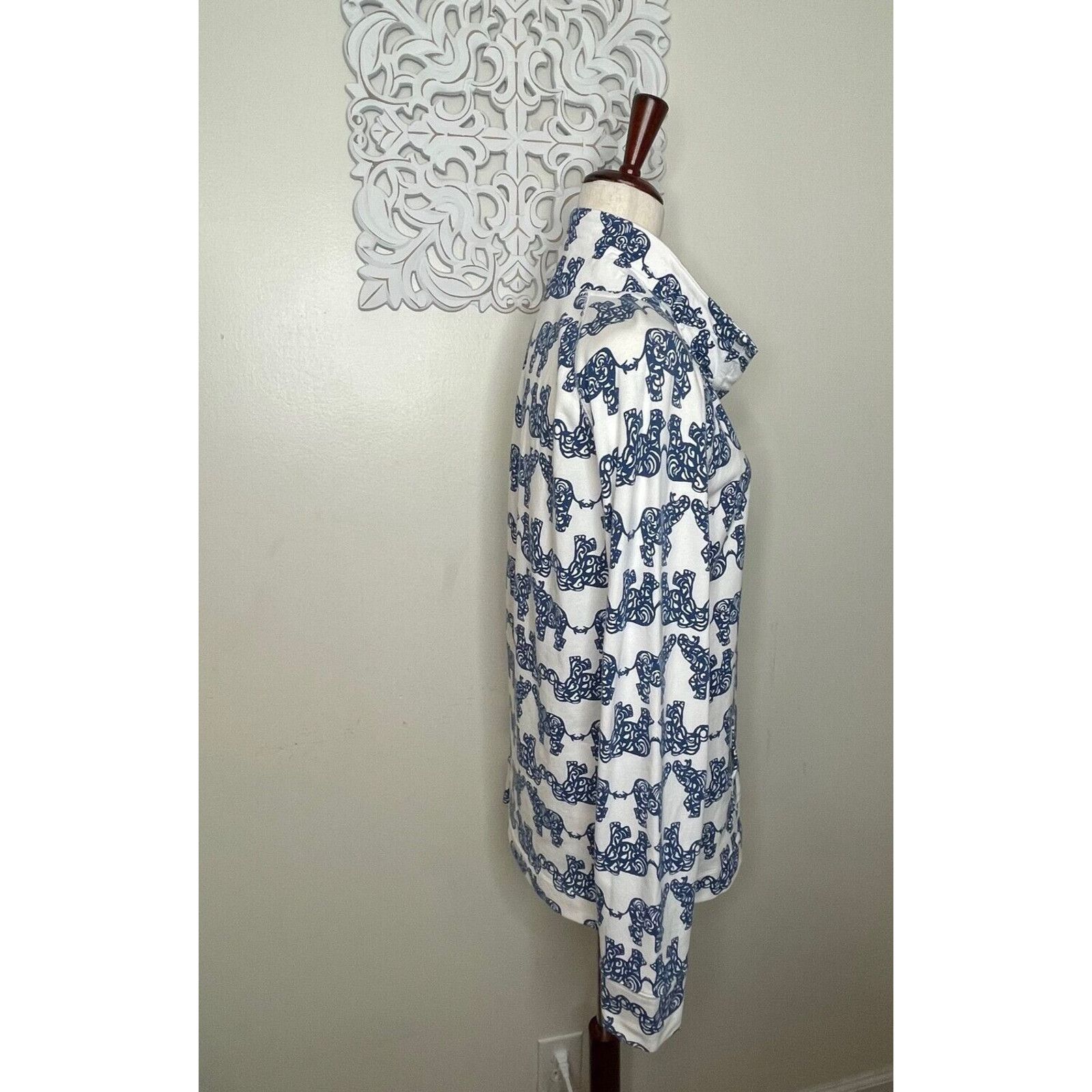 Lilly Pulitzer Lilly Pulitzer M Henley Pullover Sweatshirt BLUE Elephants Size M / US 6-8 / IT 42-44 - 6 Thumbnail