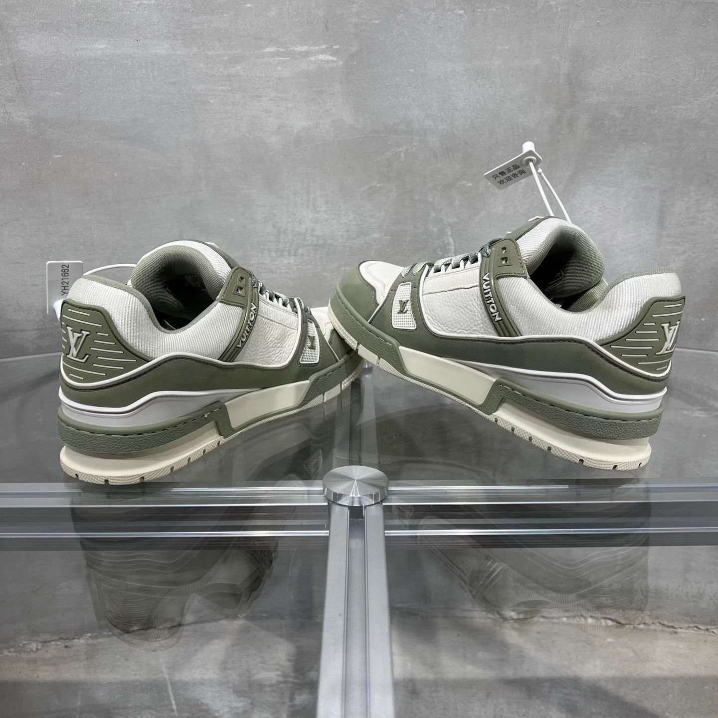 Louis Vuitton LV Trainer white green UK4 38 Size US 8 / IT 38 - 5 Thumbnail