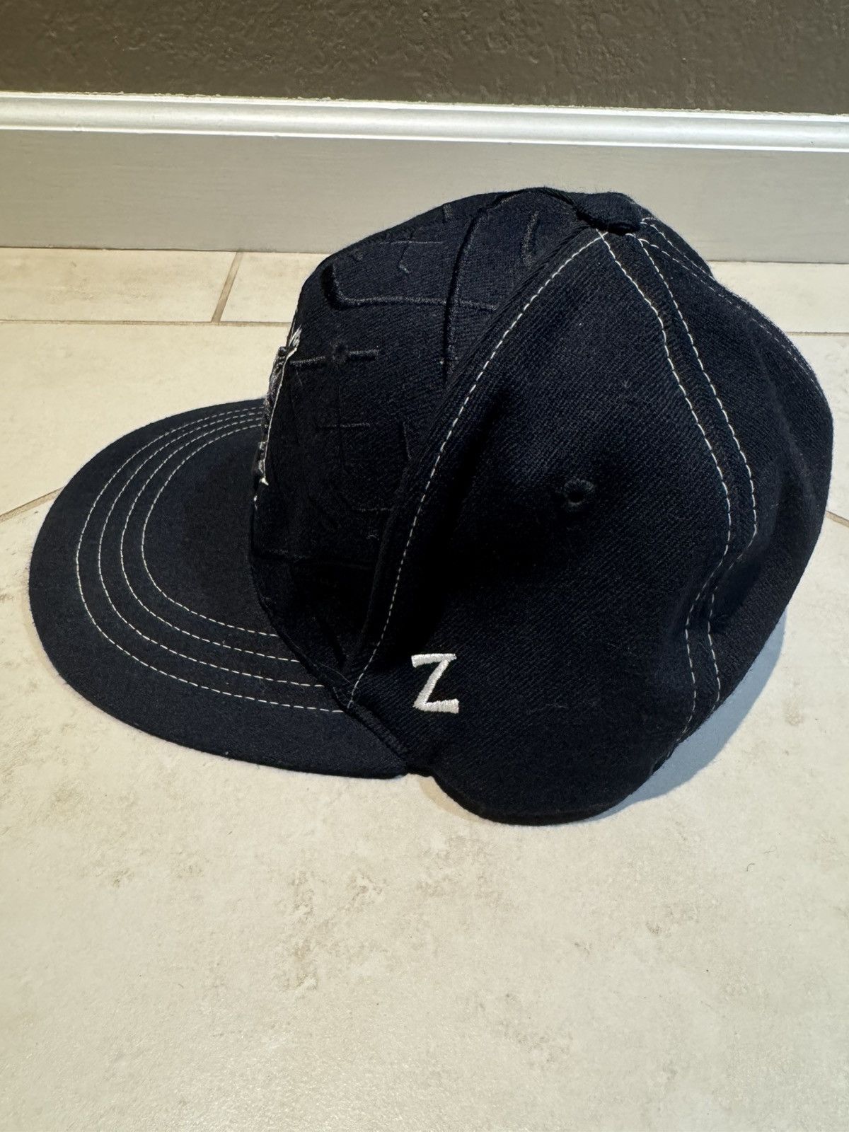 NCAA North Dakota UND Vintage Soux Hat Black Kids M/L Fitted Hat Size ONE SIZE - 3 Thumbnail