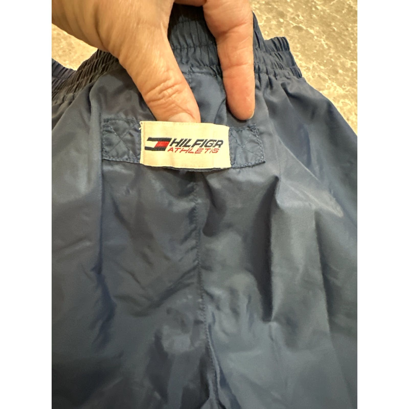 Tommy Hilfiger VINTAGE Tommy Hilfiger Shorts Athletic Unisex Adults M Blue Nylon 24x9 Elastic Waist Pockets Quick Dry 2 Back Pockets Swim 24” Inseam 9” TH-00 Size US 31 - 3 Thumbnail