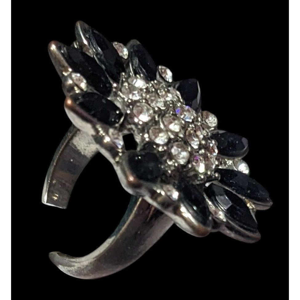 Other Black And Silver Tone Rhinestone Flower Ring Size 8 Size ONE SIZE - 3 Thumbnail