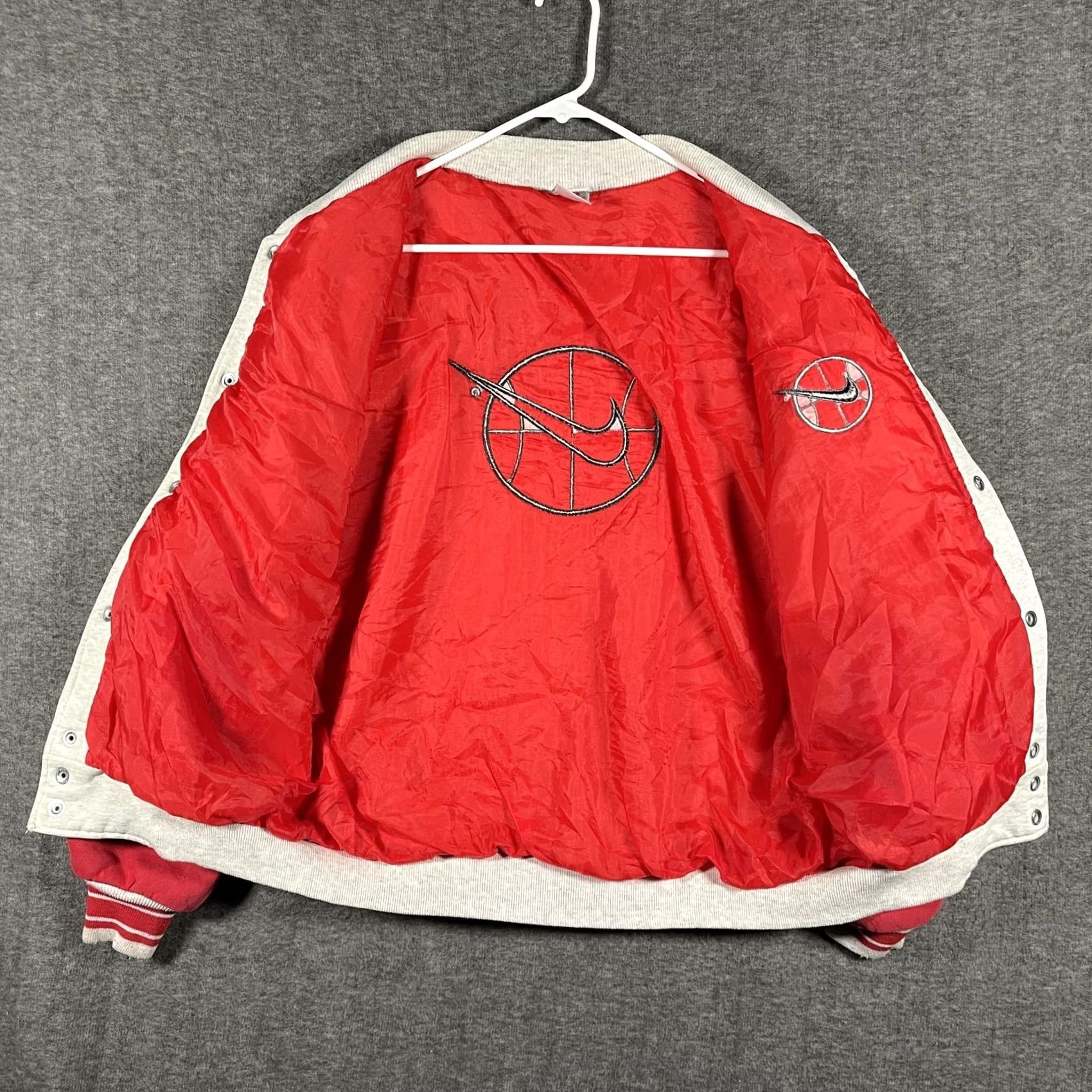 Nike VINTAGE Nike Jacket Mens XL Gray Red Varsity Basketball Swoosh Snap USA 90s Rare Size US XL / EU 56 / 4 - 4 Thumbnail