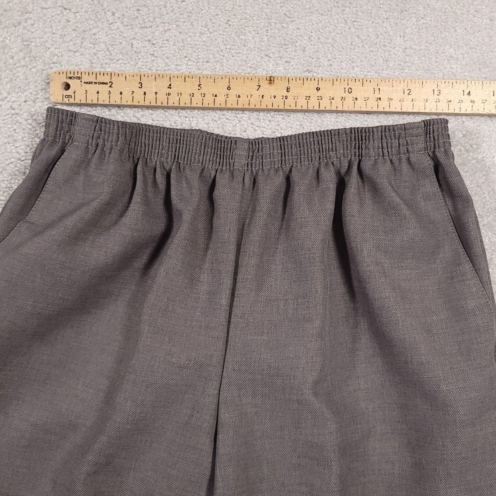 Vintage Alfred Dunner Pants Womens 10 Gray Straight Leg Pull On Pockets Workwear Career Dress Pants Slimline Size 32" / US 10 / IT 46 - 7 Thumbnail