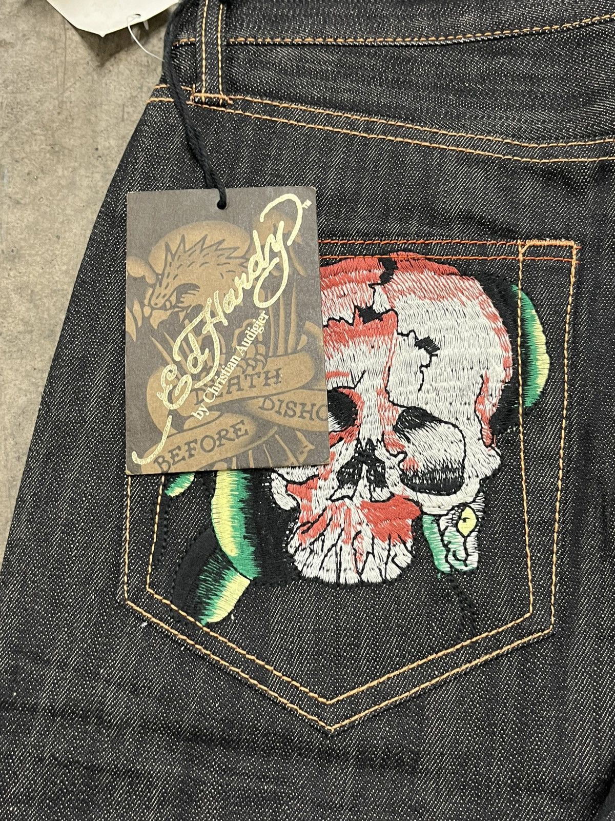 Ed Hardy × Vintage Ed hardy y2k jorts 2007 denim embroidered skater rare Size US 32 / EU 48 - 7 Thumbnail