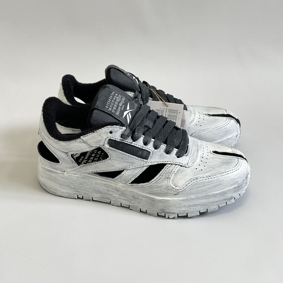 Maison Margiela × Reebok ‘Project 0 CL’ Painted Tabi Sneakers Size US 9 / IT 39 - 2 Thumbnail
