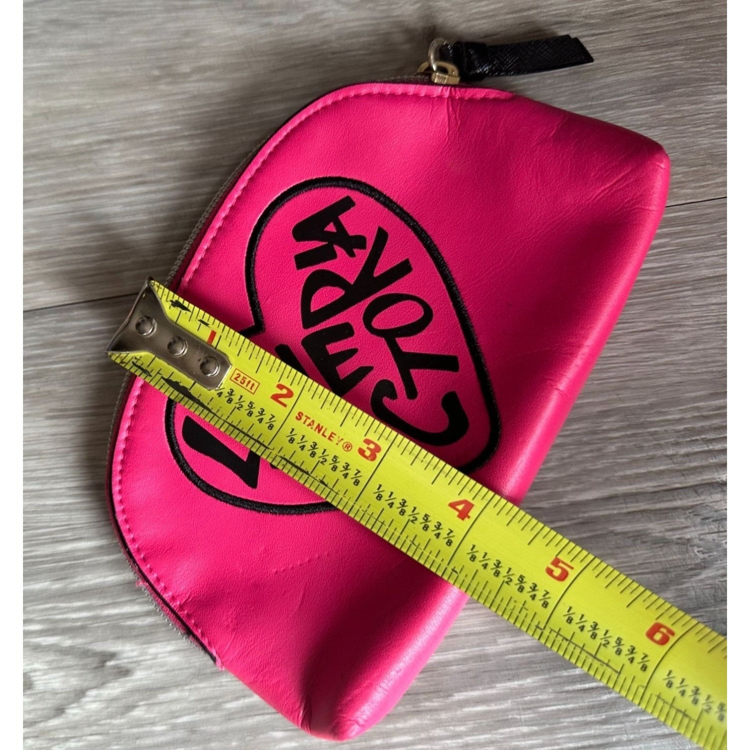 Victoria's Secret Victoria's Secret ''Love Victoria'' Hot Pink Zippered Makeup Size ONE SIZE - 11 Thumbnail