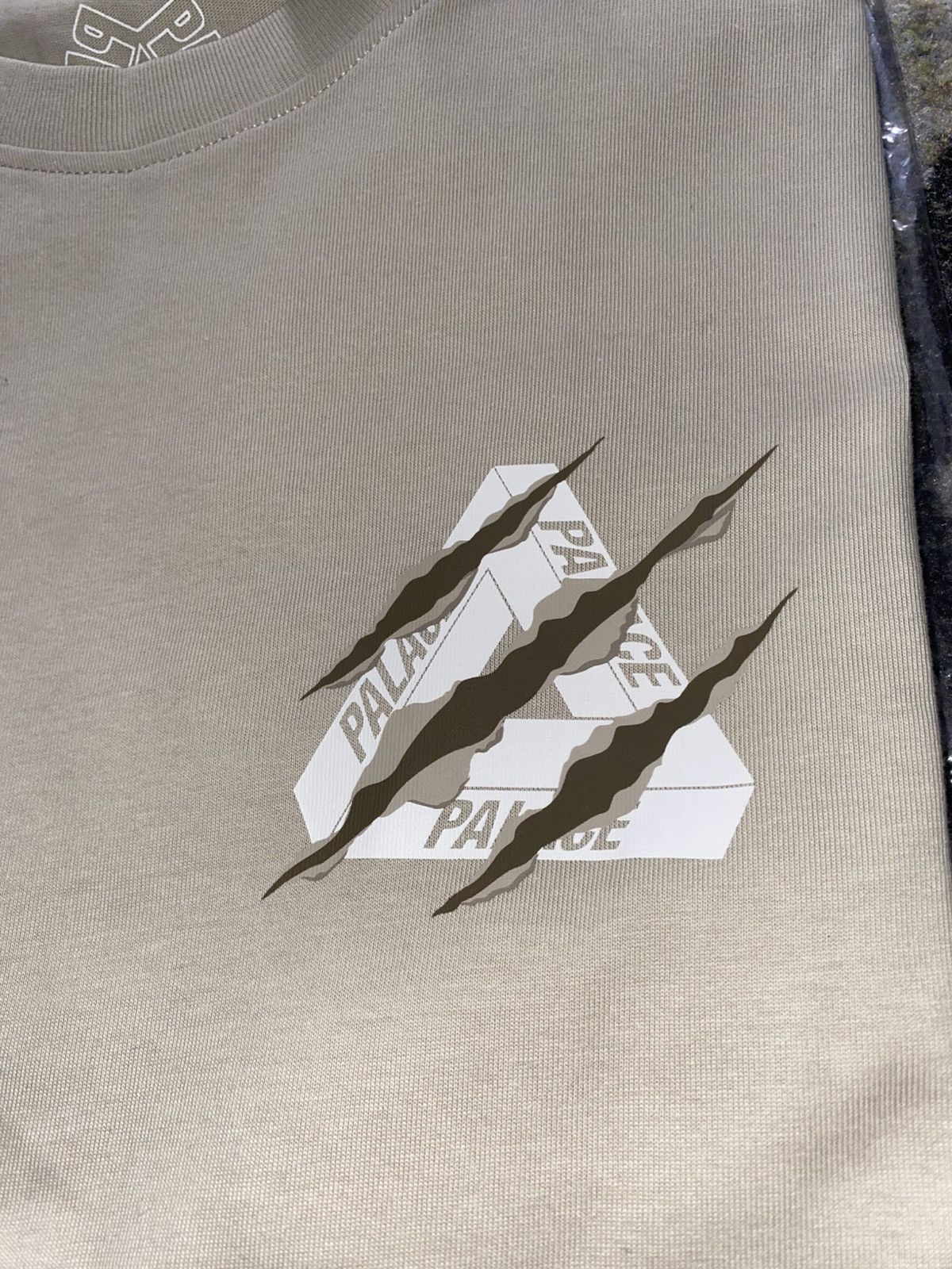 Palace Palace Ripped Tri Ferg T-Shirt Size US L / EU 52-54 / 3 - 3 Thumbnail