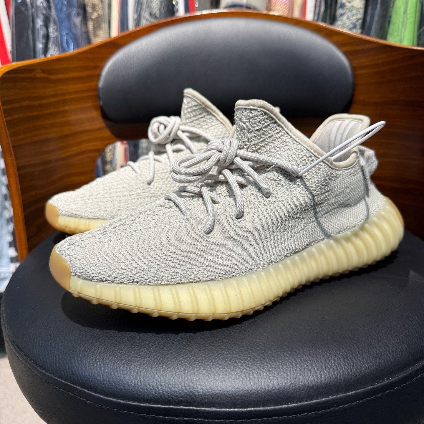 Adidas Adidas YEEZY350 Lowtop Sneakers 40 Men Size US 7.5 / EU 40-41 - 1 Thumbnail