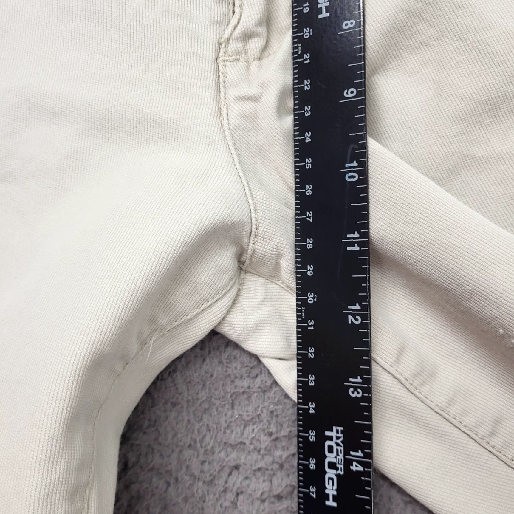 Levi's VtG Levi's L2 Shorts Men's Size 33 Tan Khaki Cargo Baggy Loose Skater 90s Y2K Cargo Pocket Jeans Shorts Men Beige Tan 90s Y2K Vintage Levis Size US 33 - 7 Thumbnail